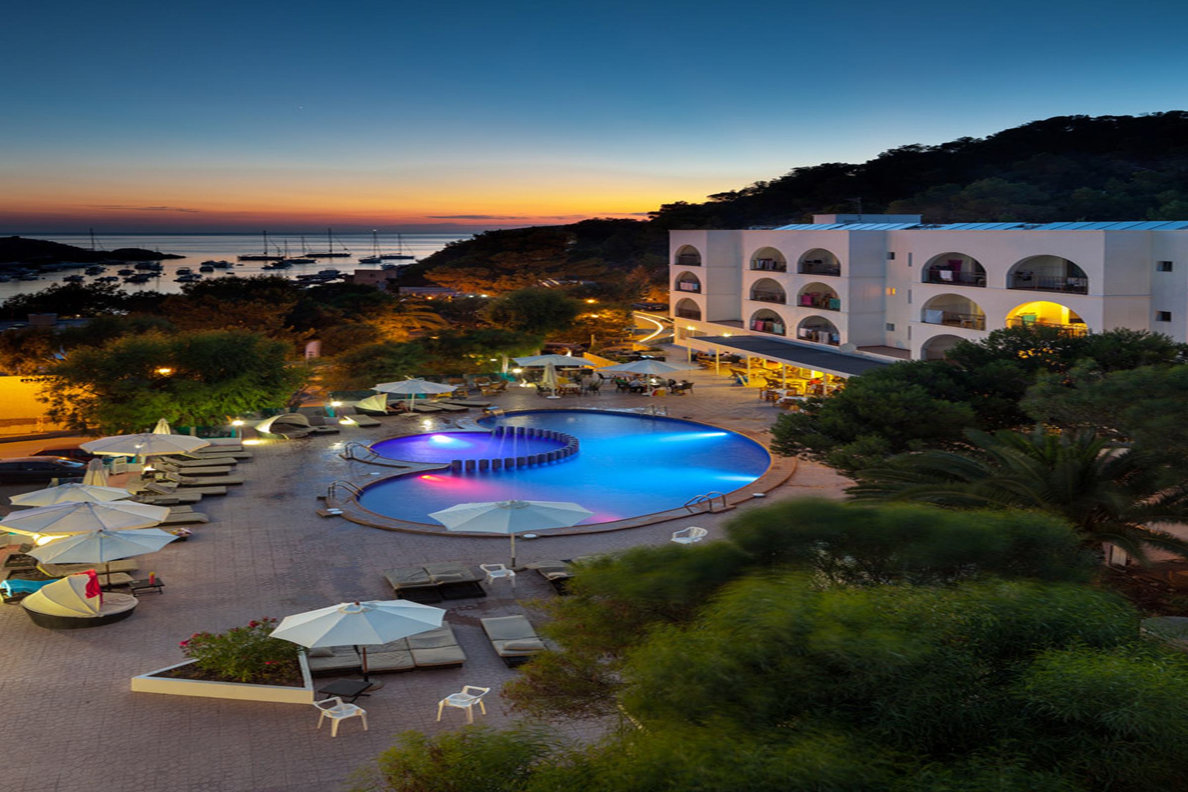 Aparthotel Puerto Cala Vadella