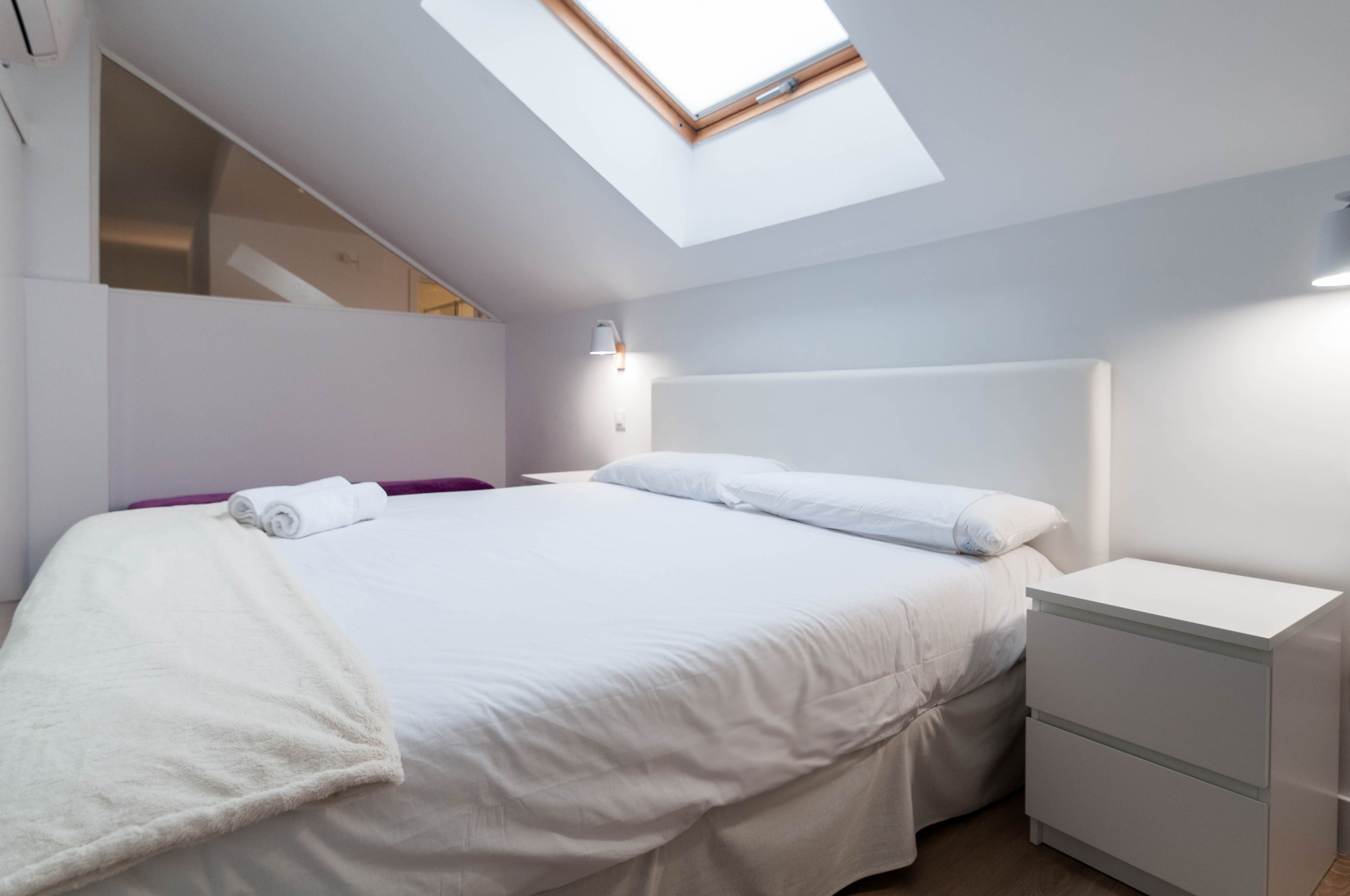 Hellenhost - Gran Vía