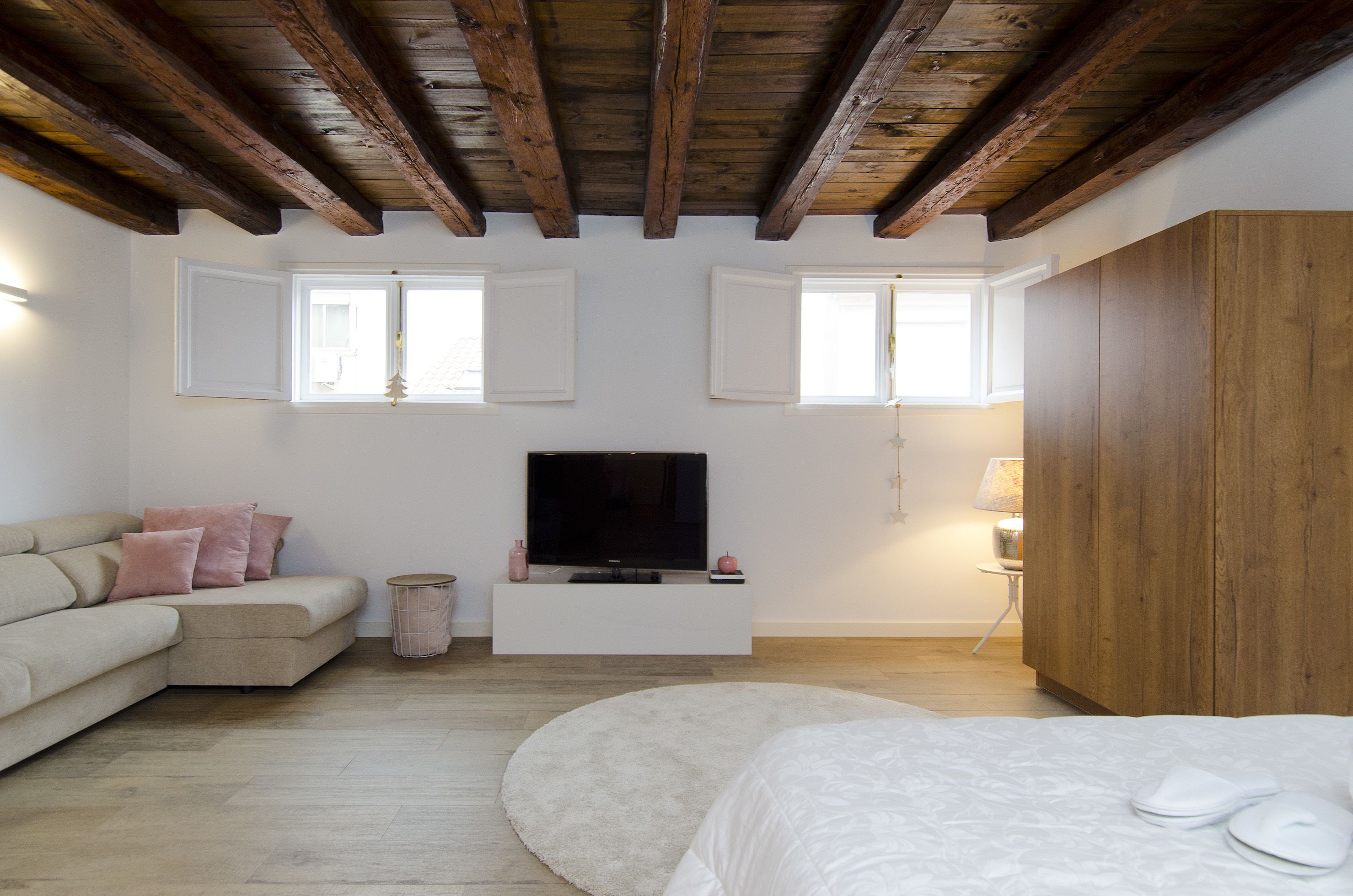 Hellenhost - Gran Vía