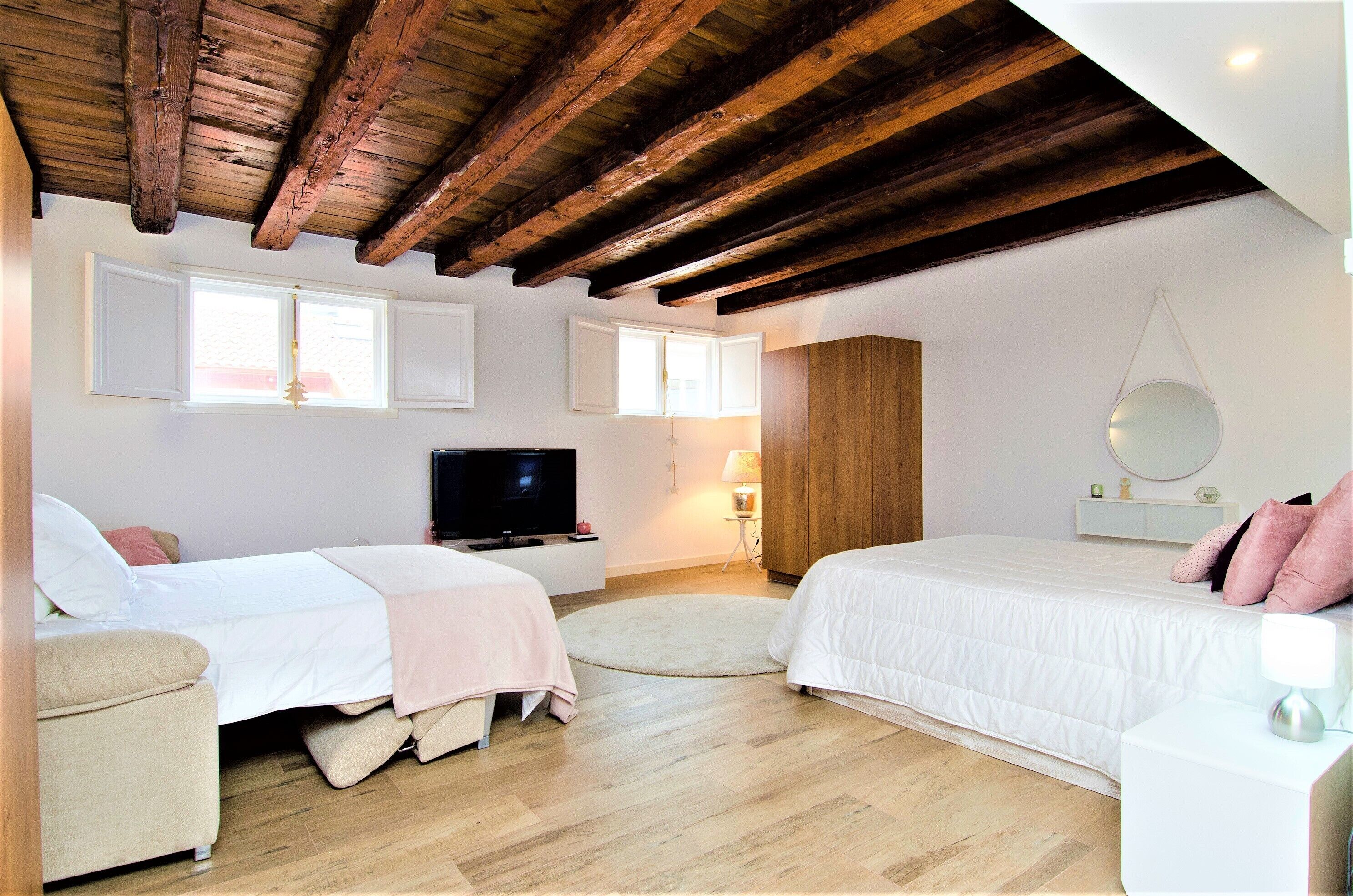 Hellenhost - Gran Vía