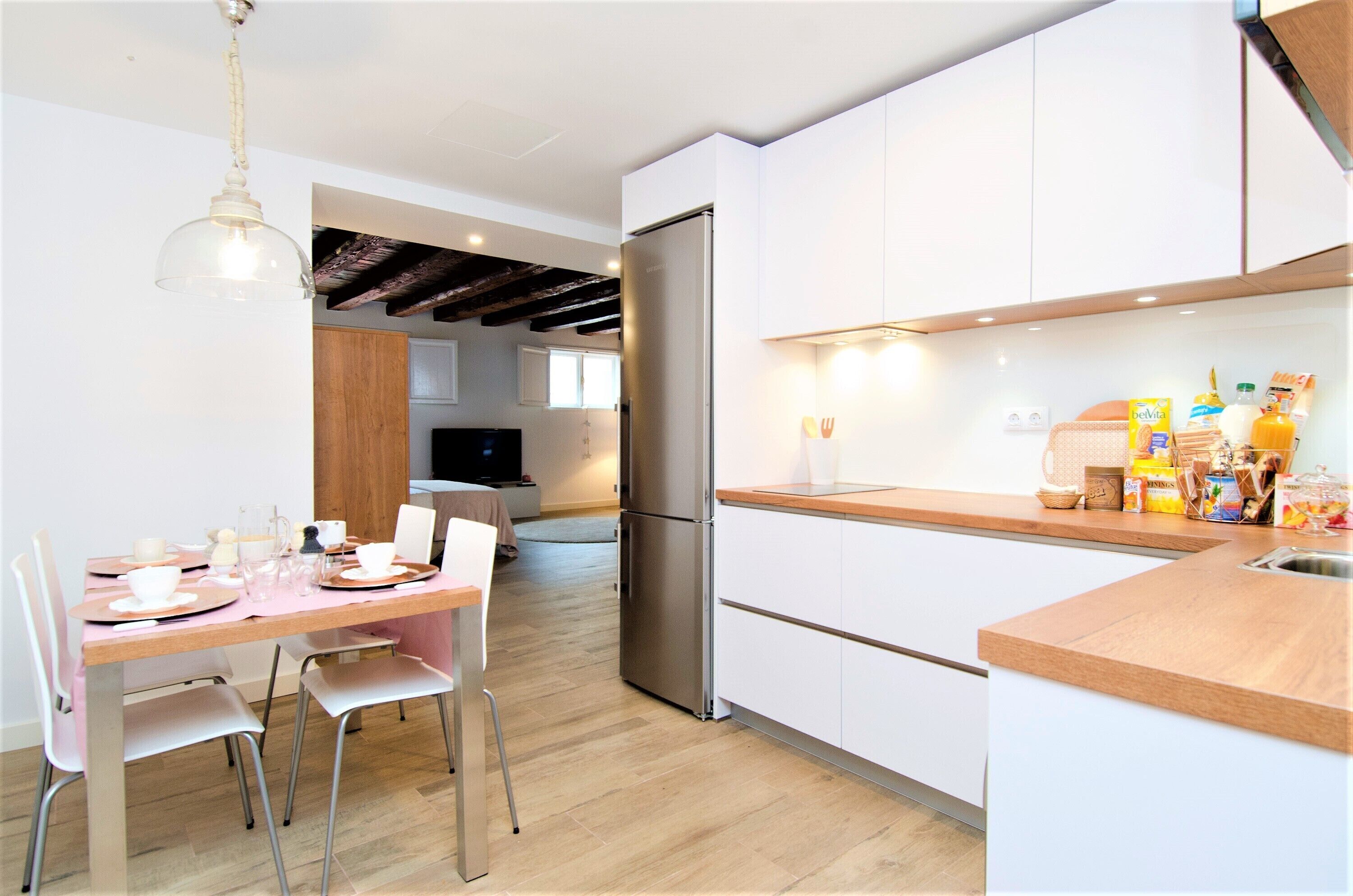 Hellenhost - Gran Vía