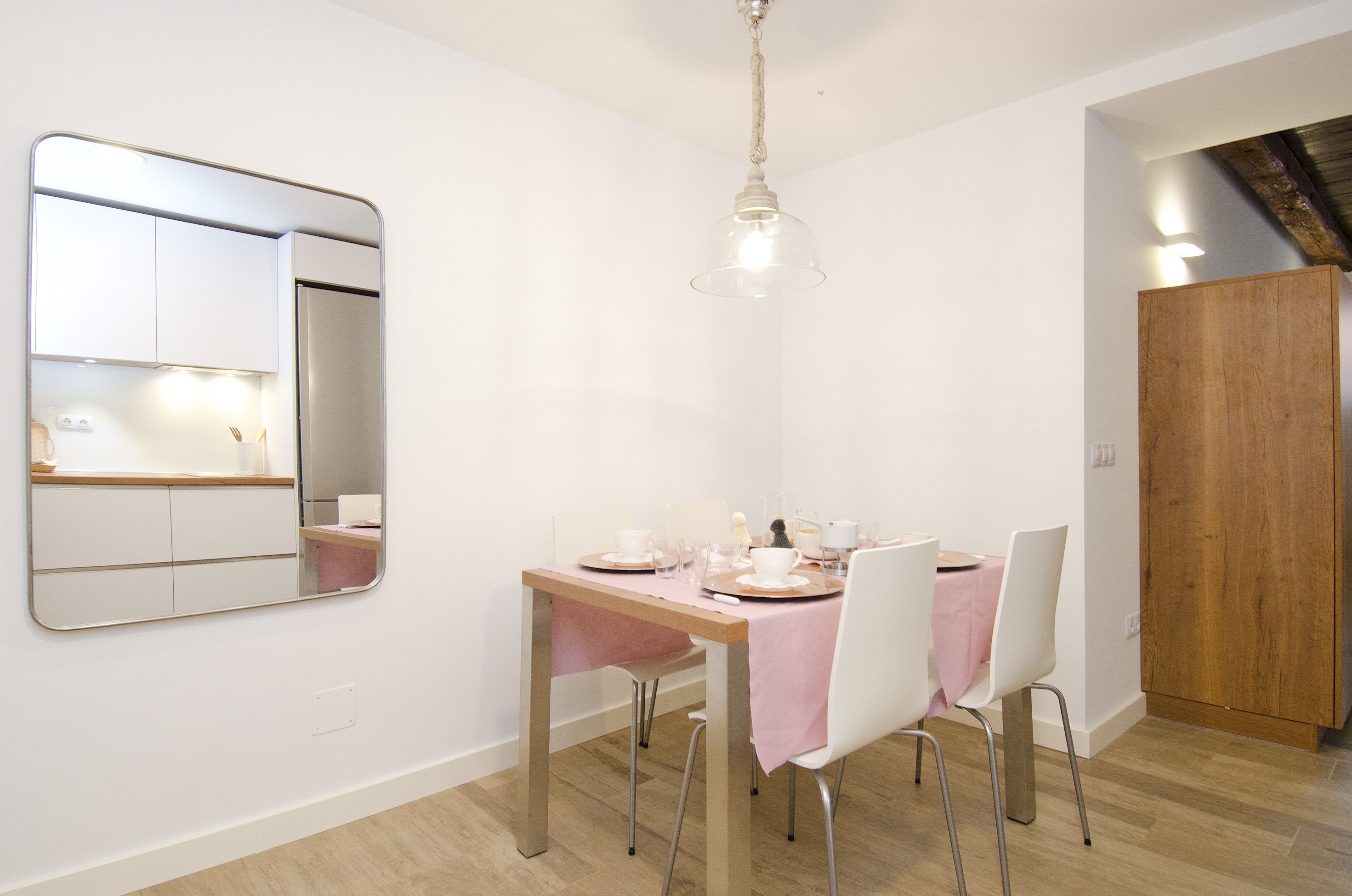 Hellenhost - Gran Vía