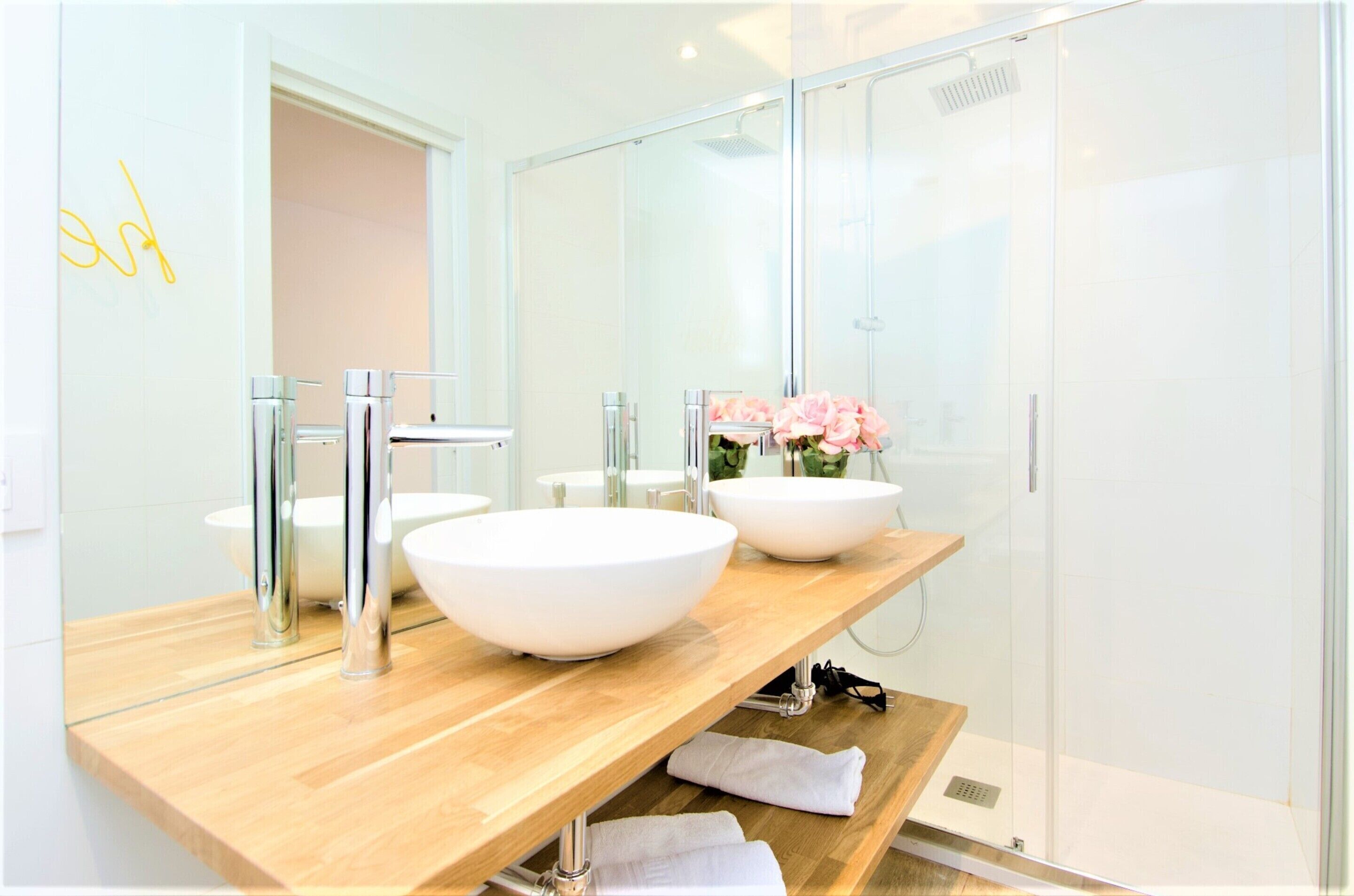 Hellenhost - Gran Vía