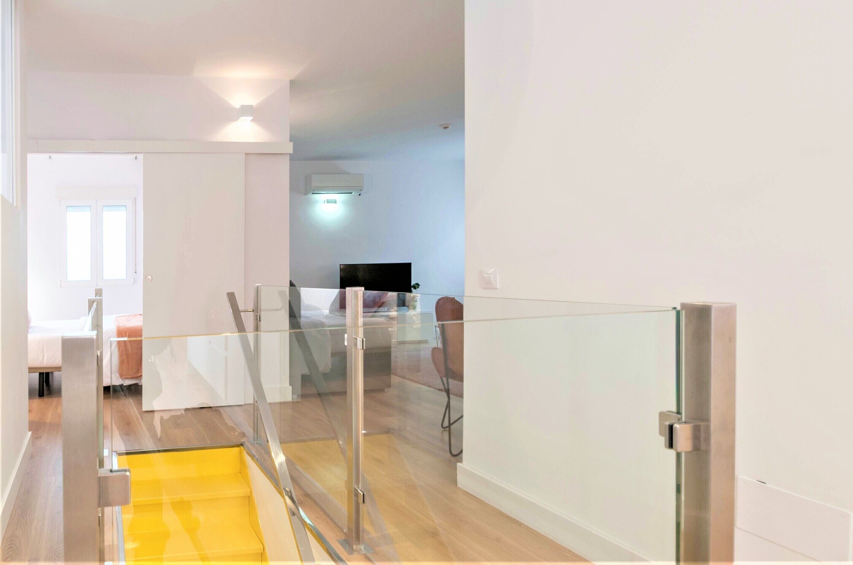 Hellenhost - Gran Vía