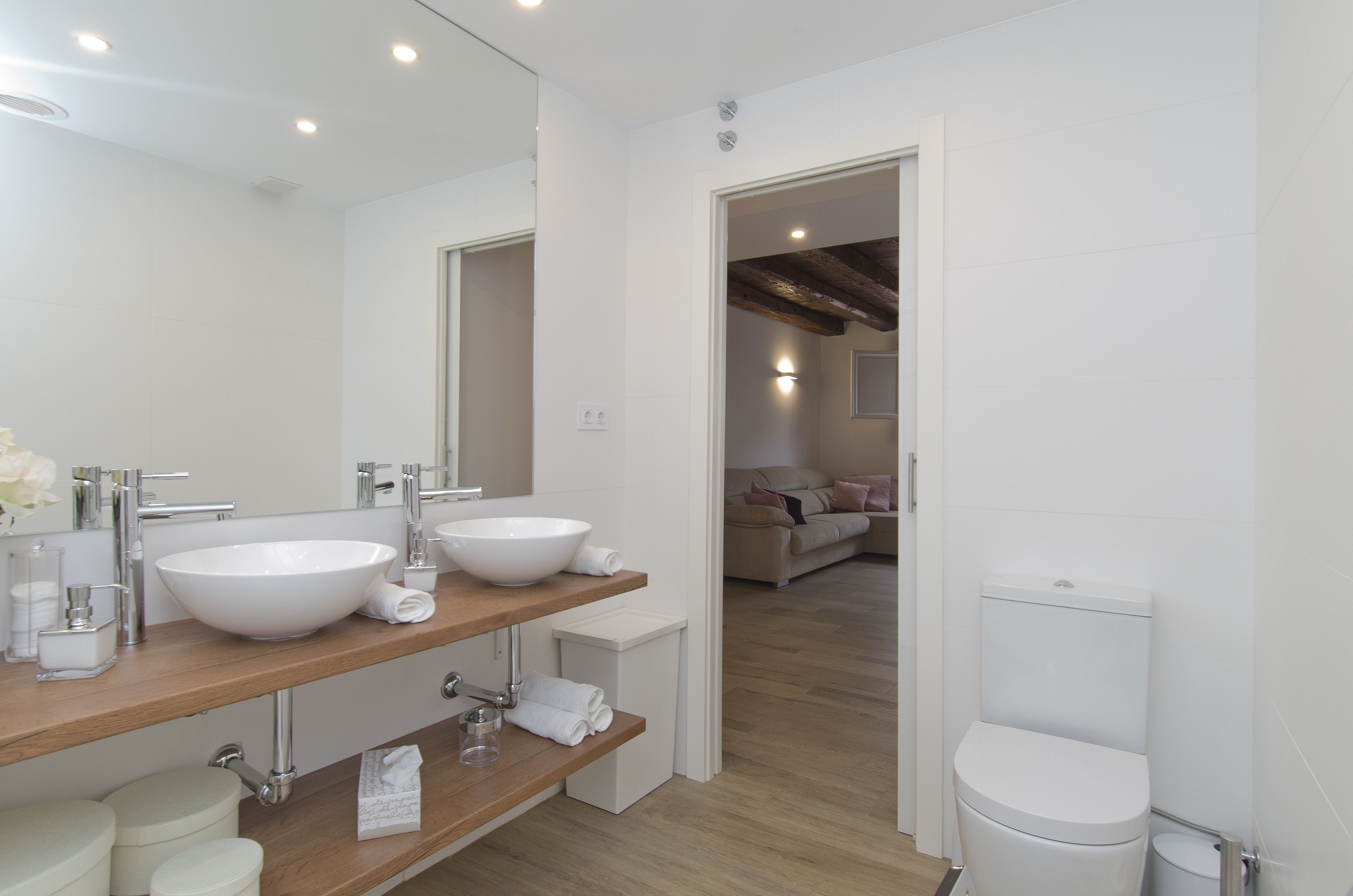 Hellenhost - Gran Vía