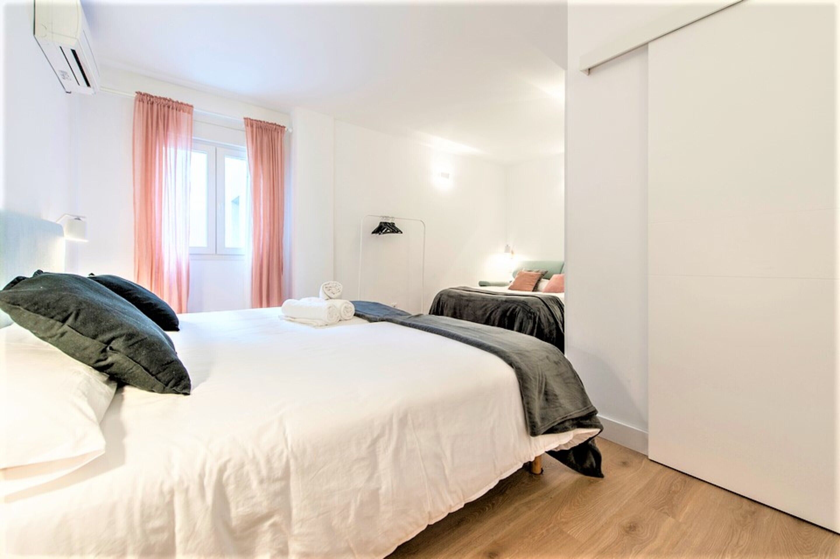 Hellenhost - Gran Vía