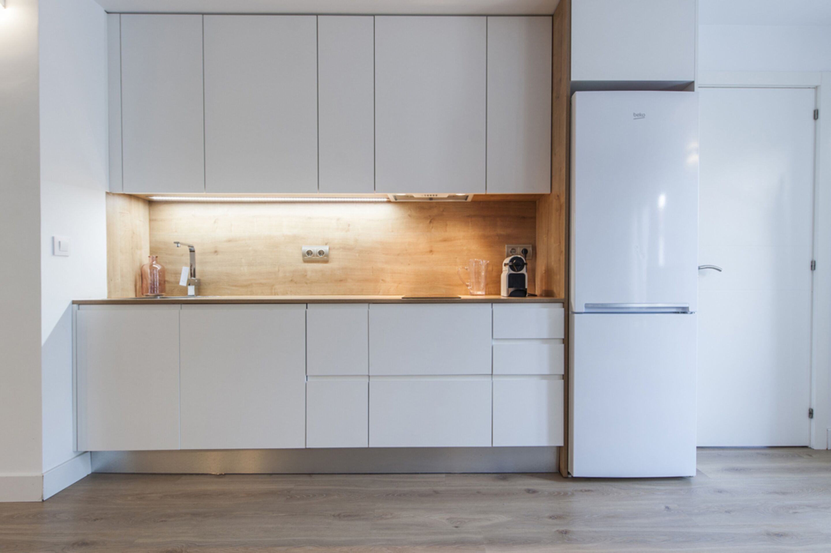 Hellenhost - Gran Vía