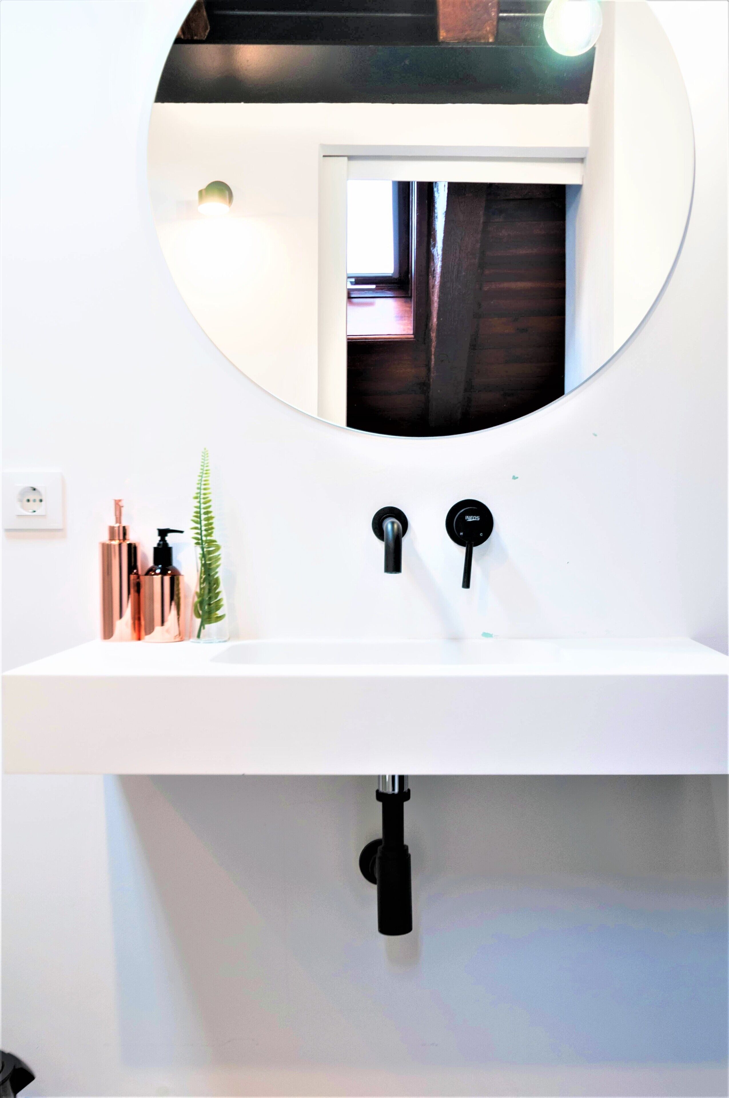 Hellenhost - Gran Vía