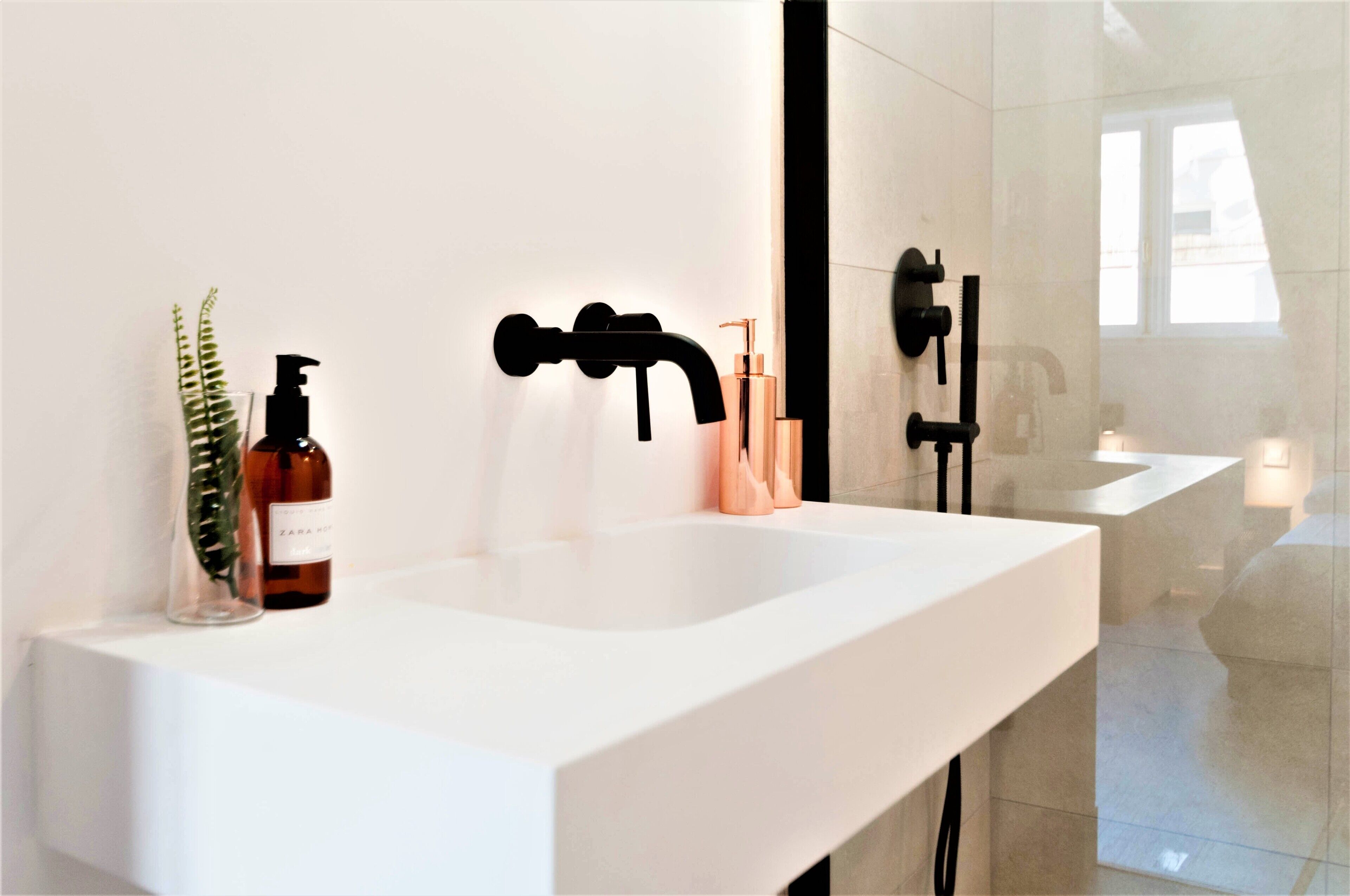 Hellenhost - Gran Vía