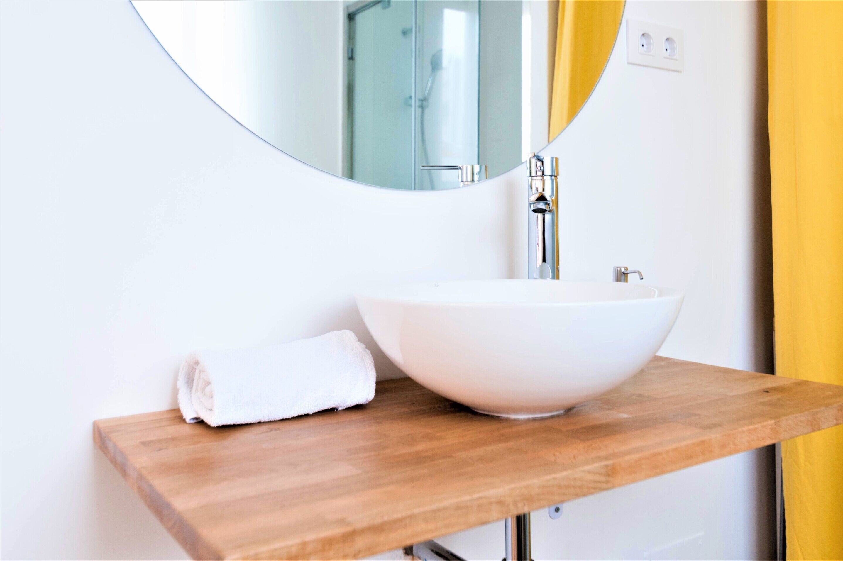 Hellenhost - Gran Vía