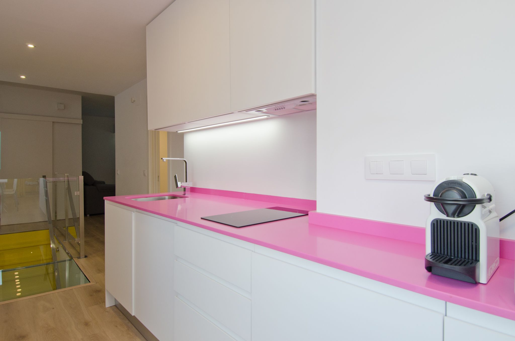 Hellenhost - Gran Vía