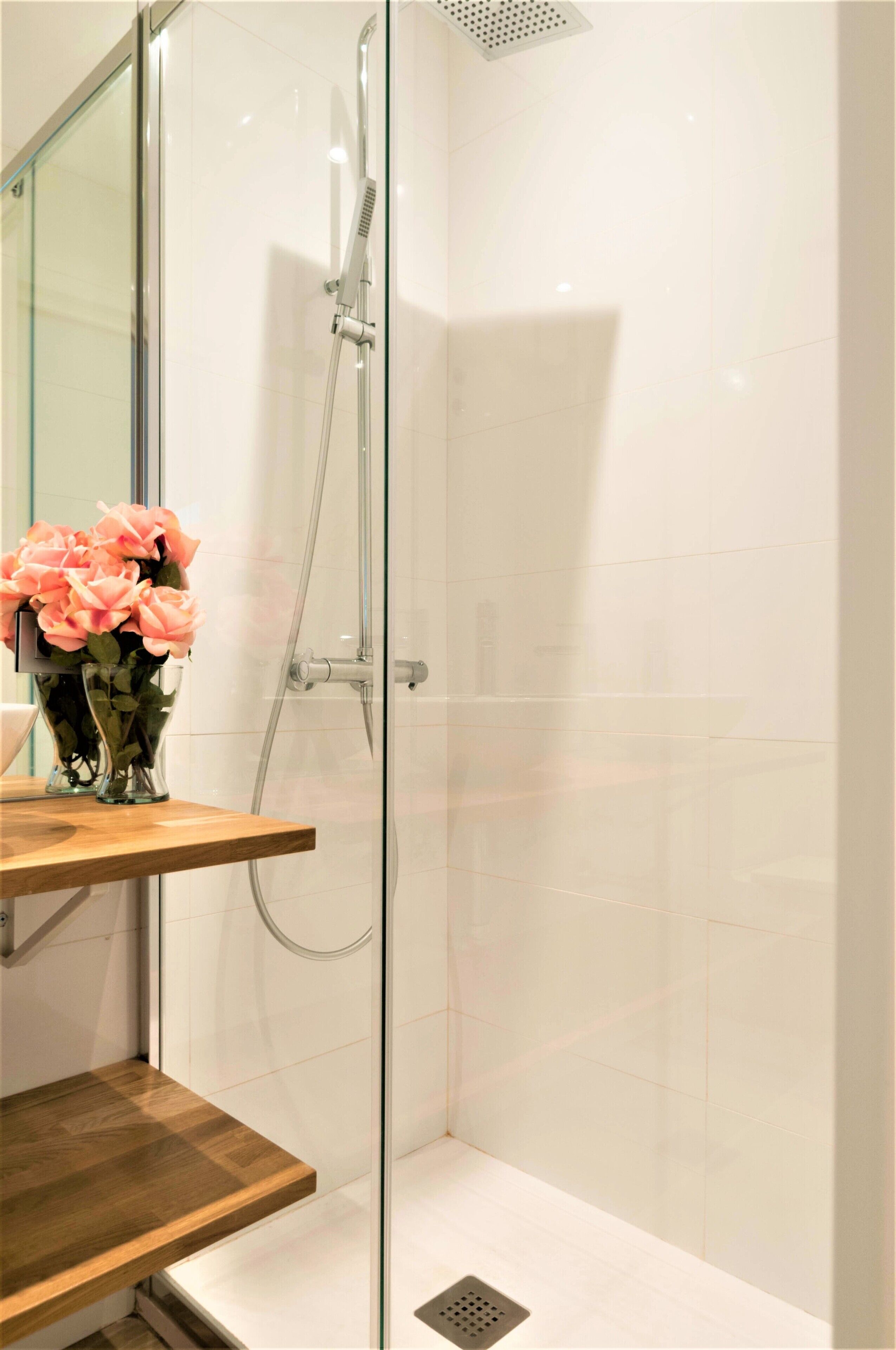 Hellenhost - Gran Vía