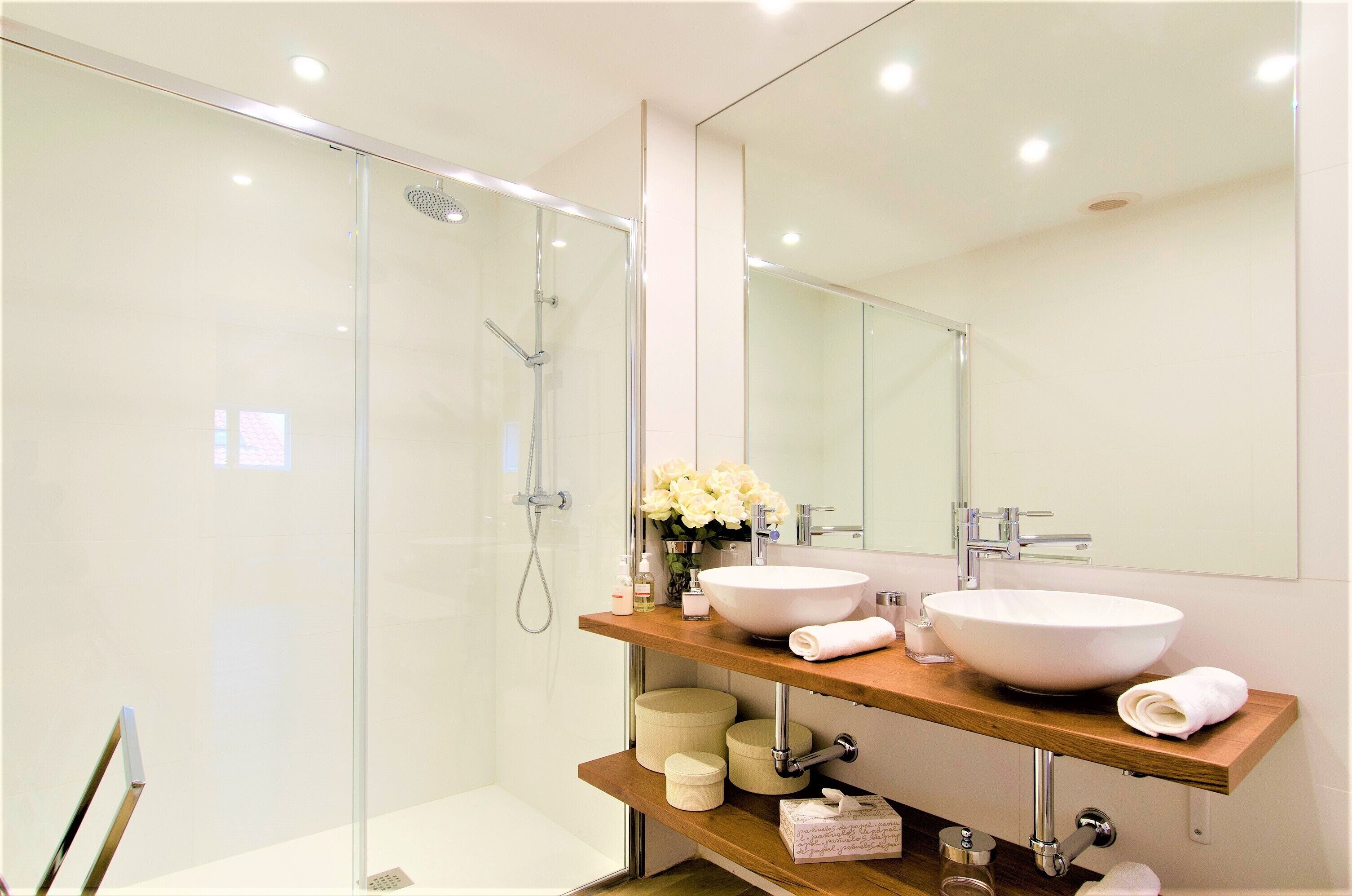 Hellenhost - Gran Vía