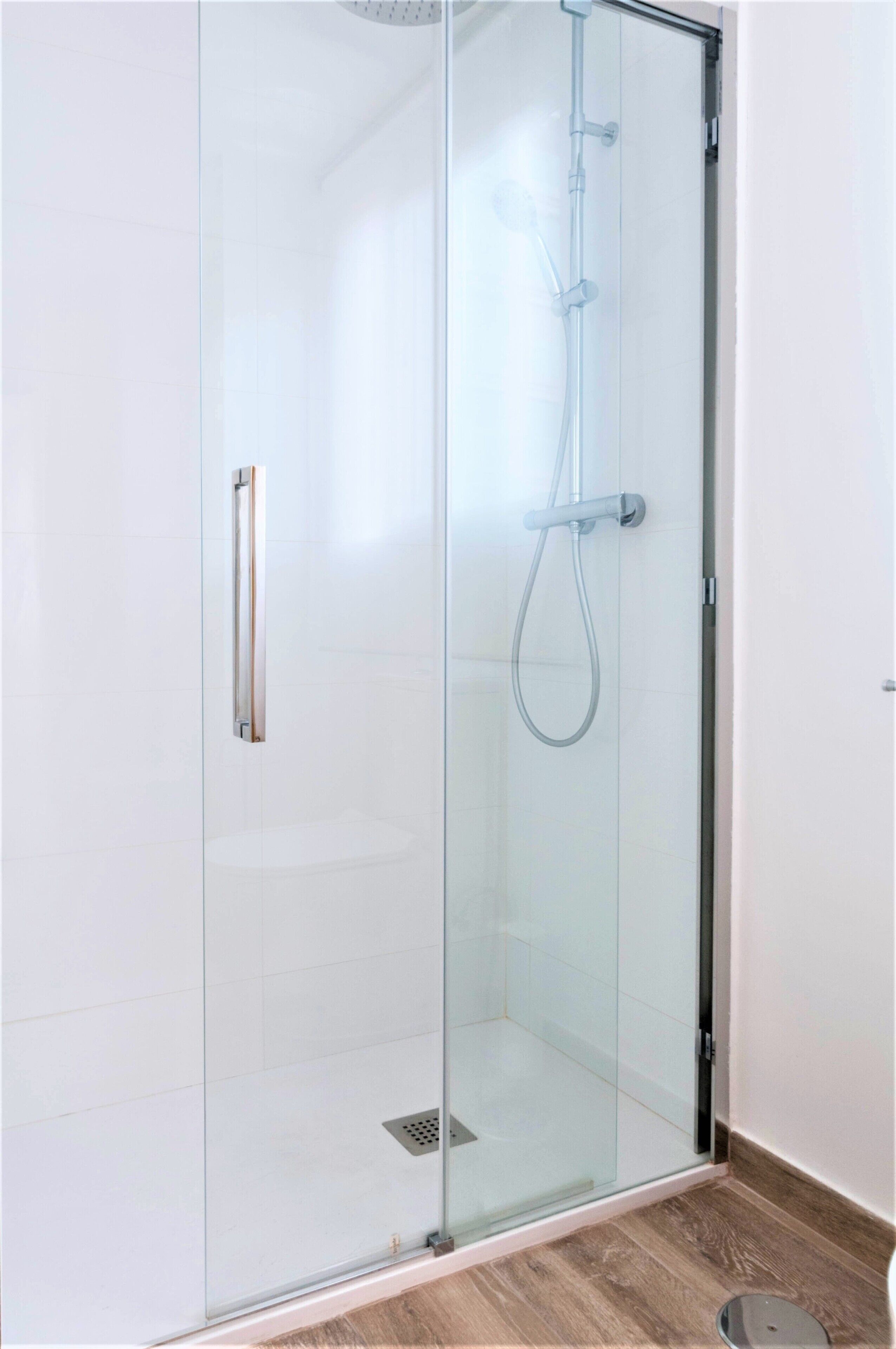 Hellenhost - Gran Vía