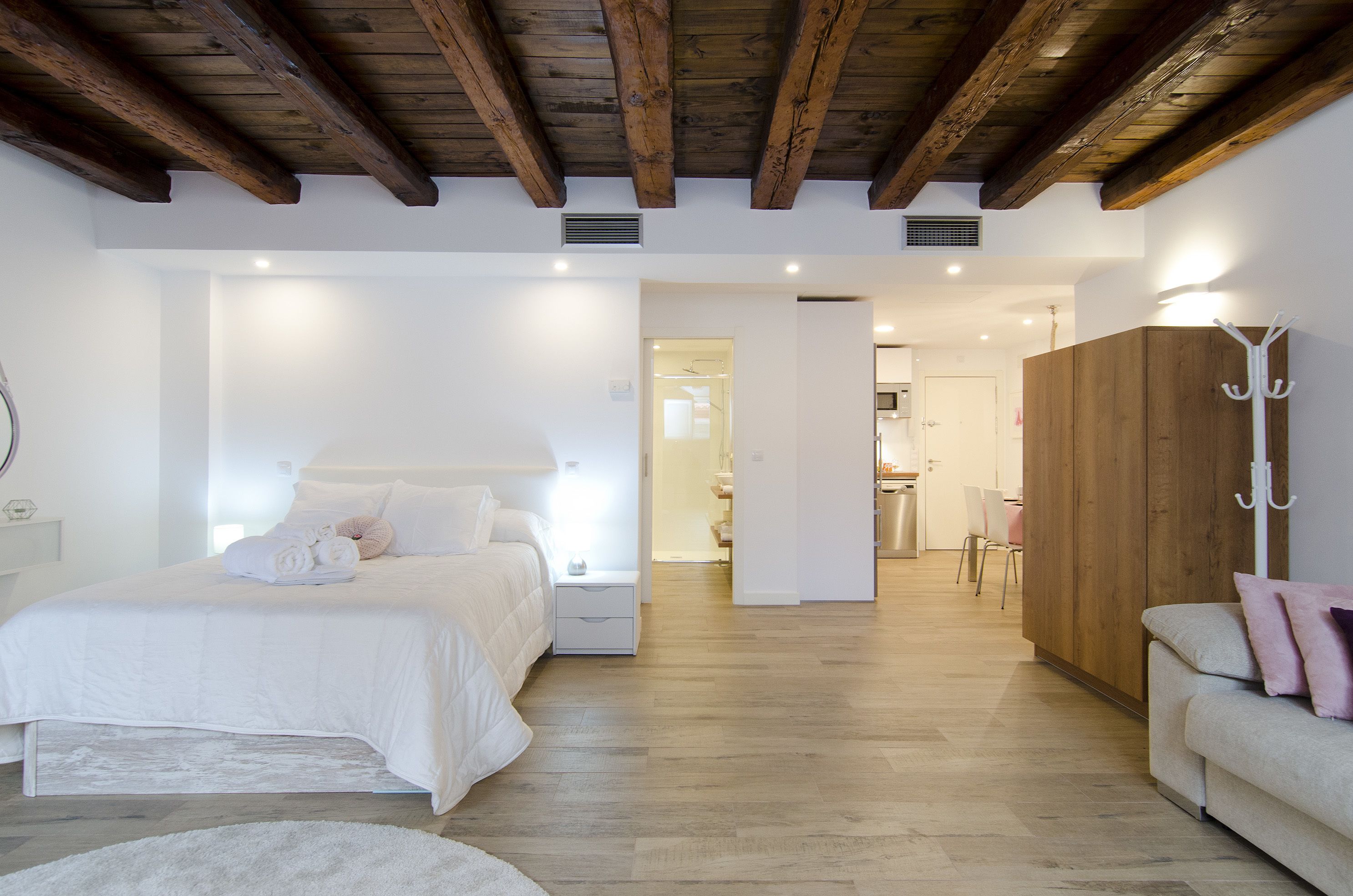 Hellenhost - Gran Vía