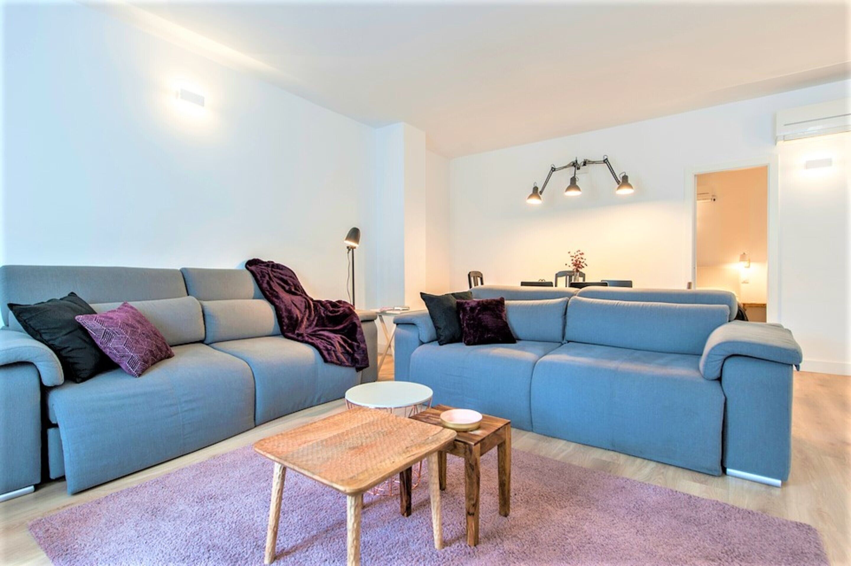 Hellenhost - Gran Vía