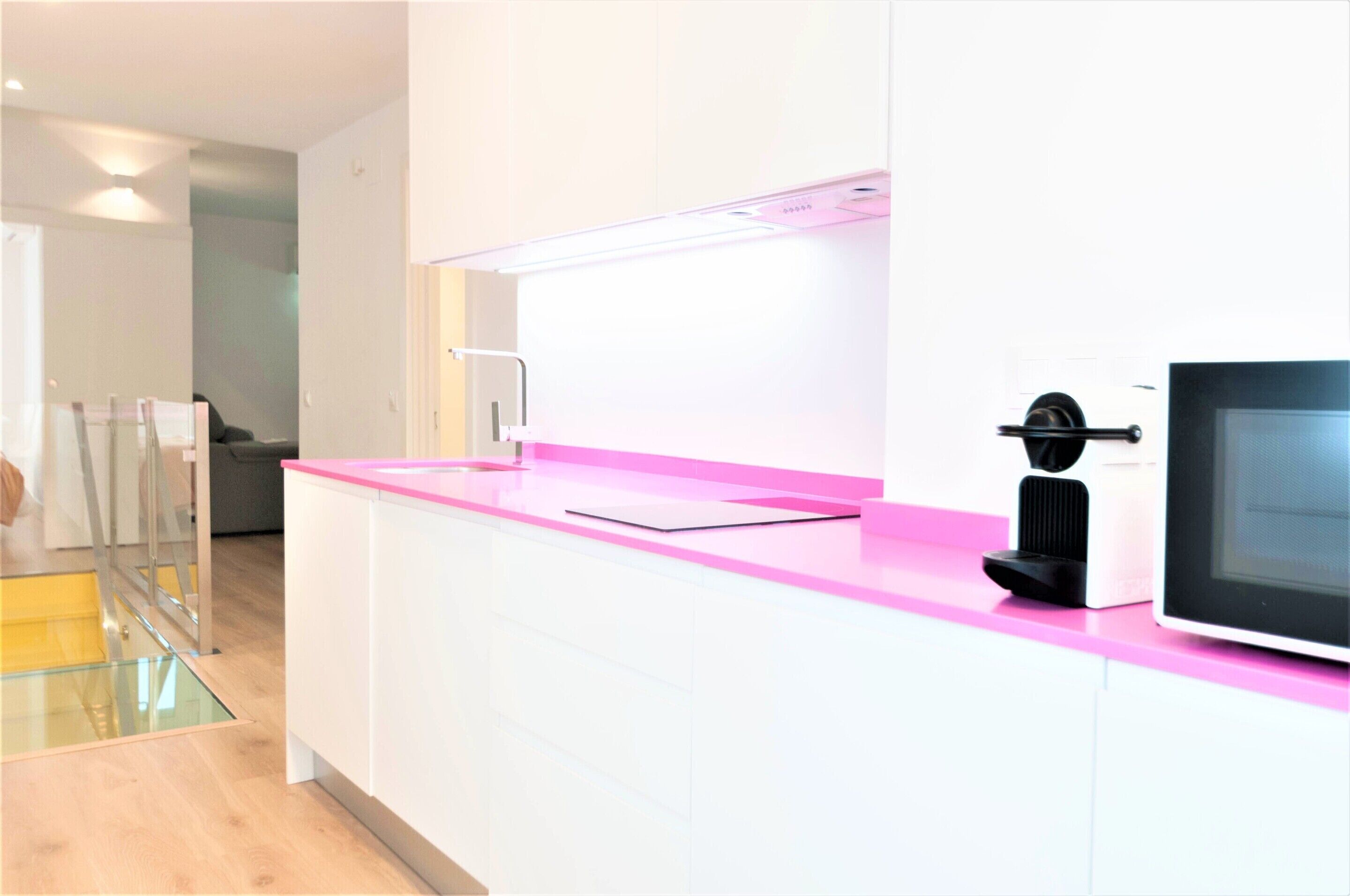 Hellenhost - Gran Vía