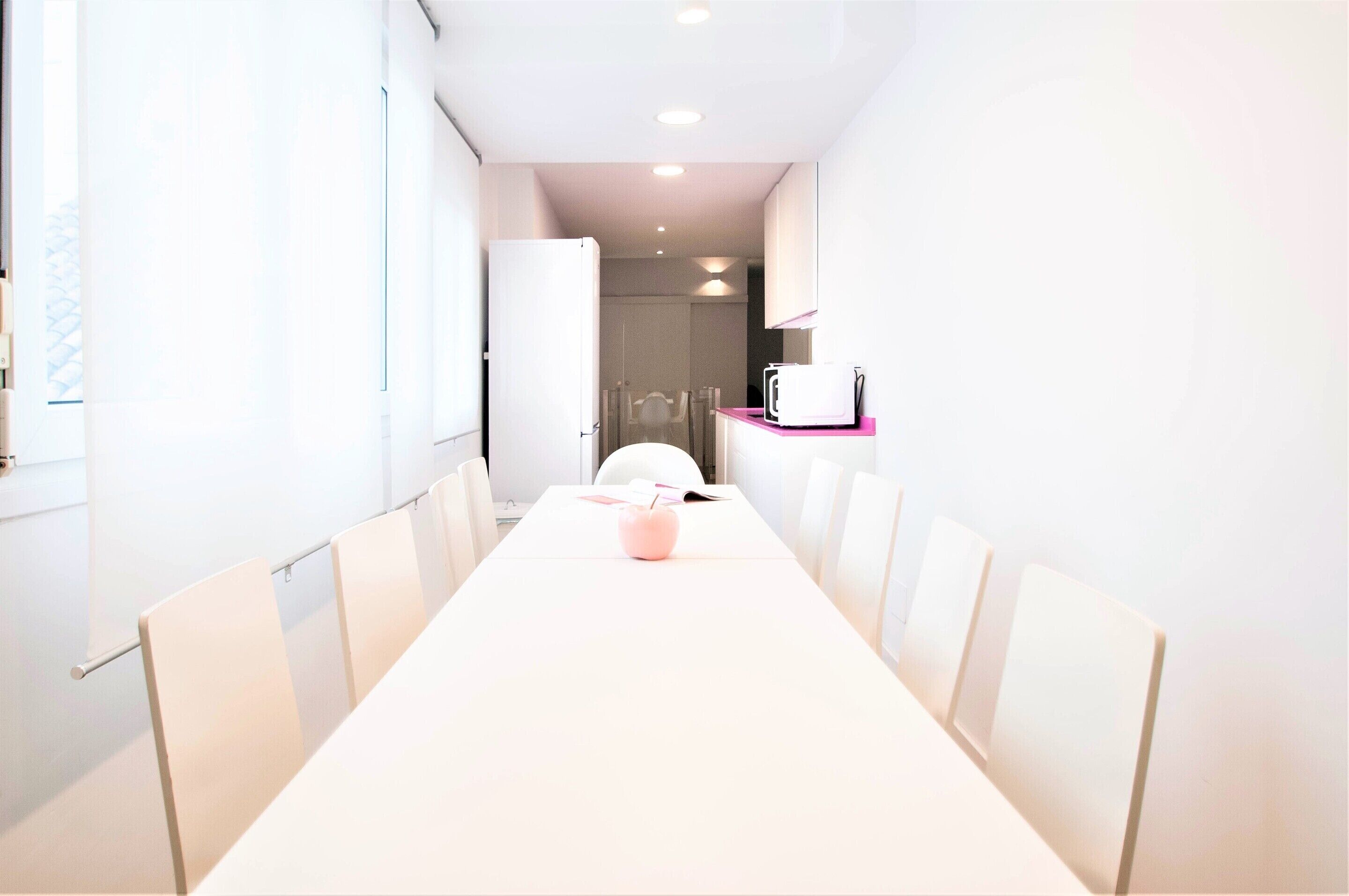 Hellenhost - Gran Vía