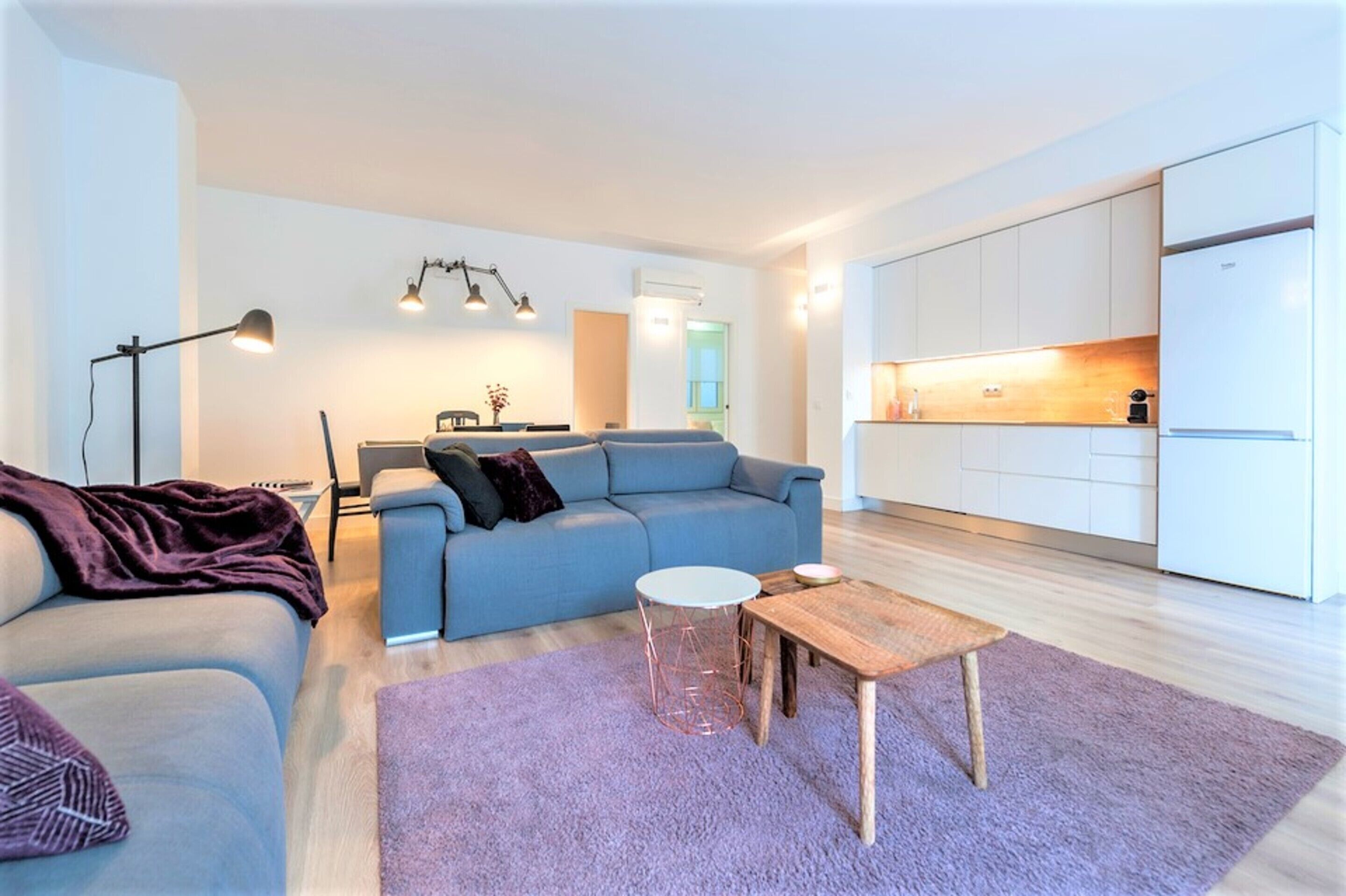 Hellenhost - Gran Vía