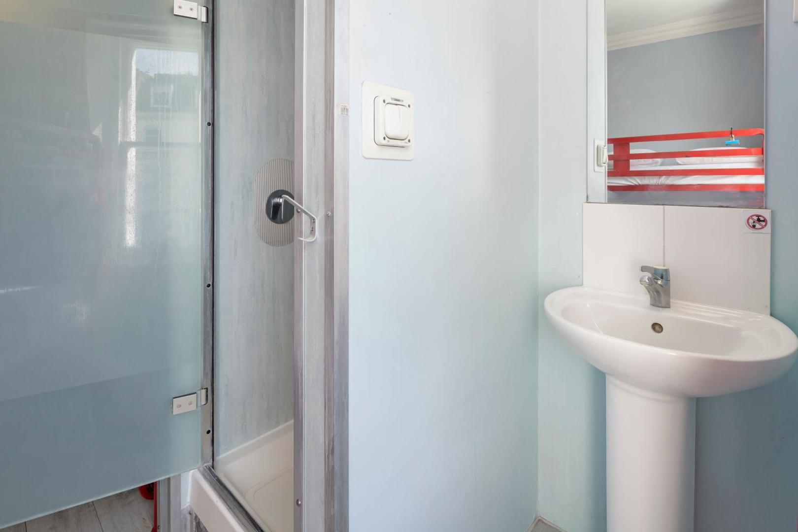 Astor Victoria Hostel