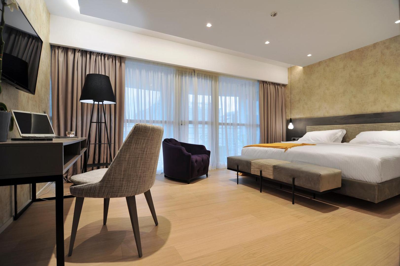 Athenaeum Grand Hotel