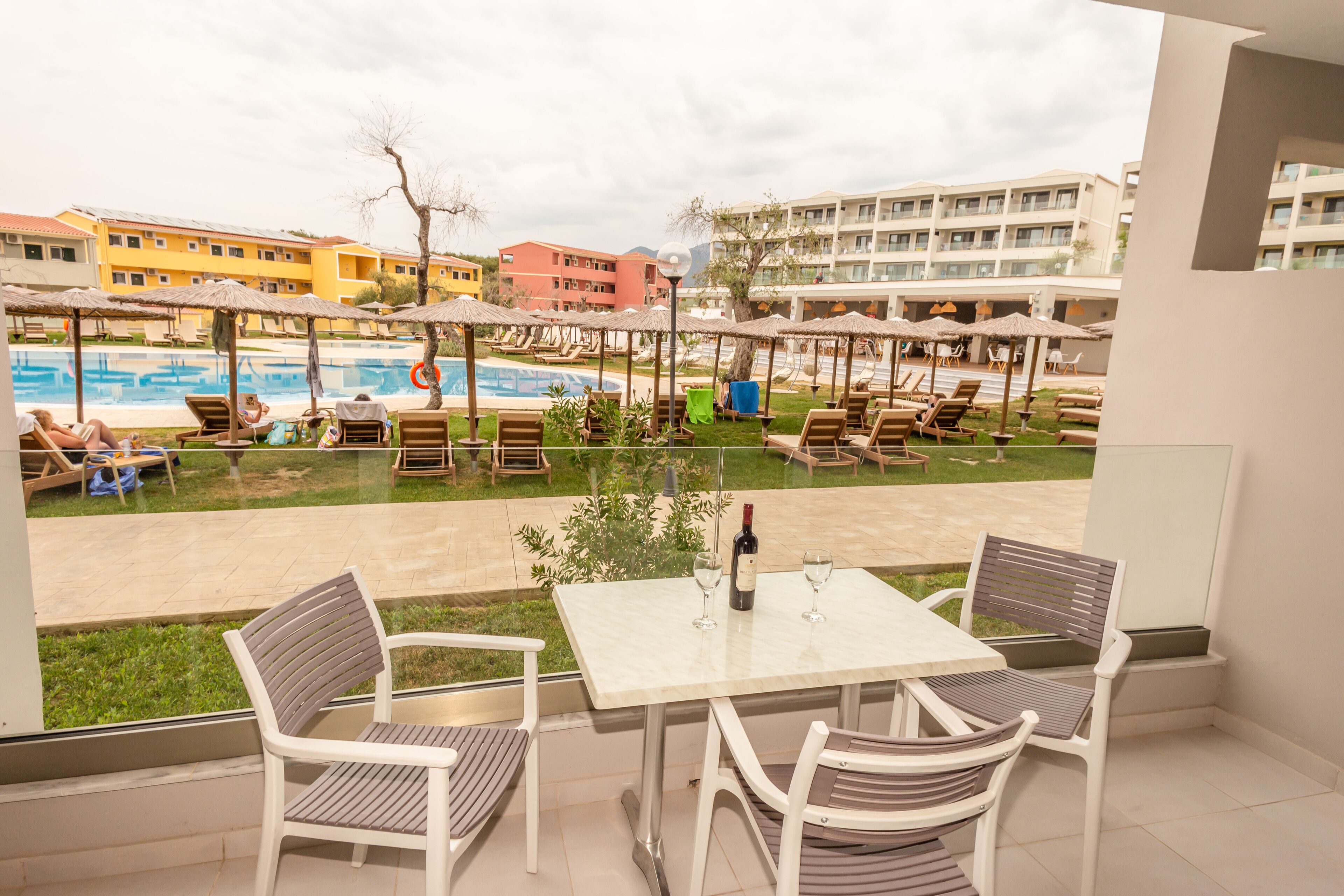 Robolla Beach Apart Hotel