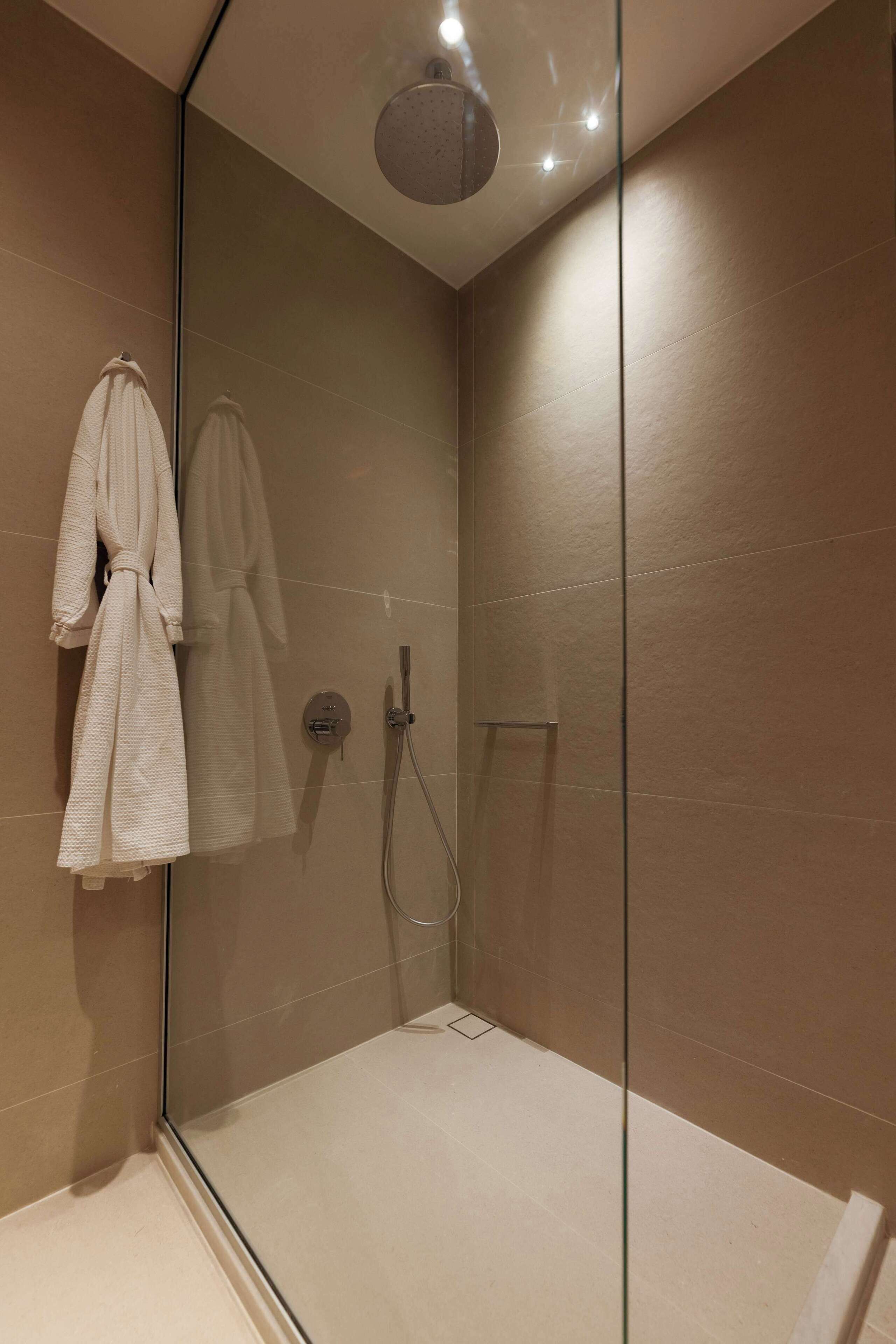 Ostrako Beachside Suites