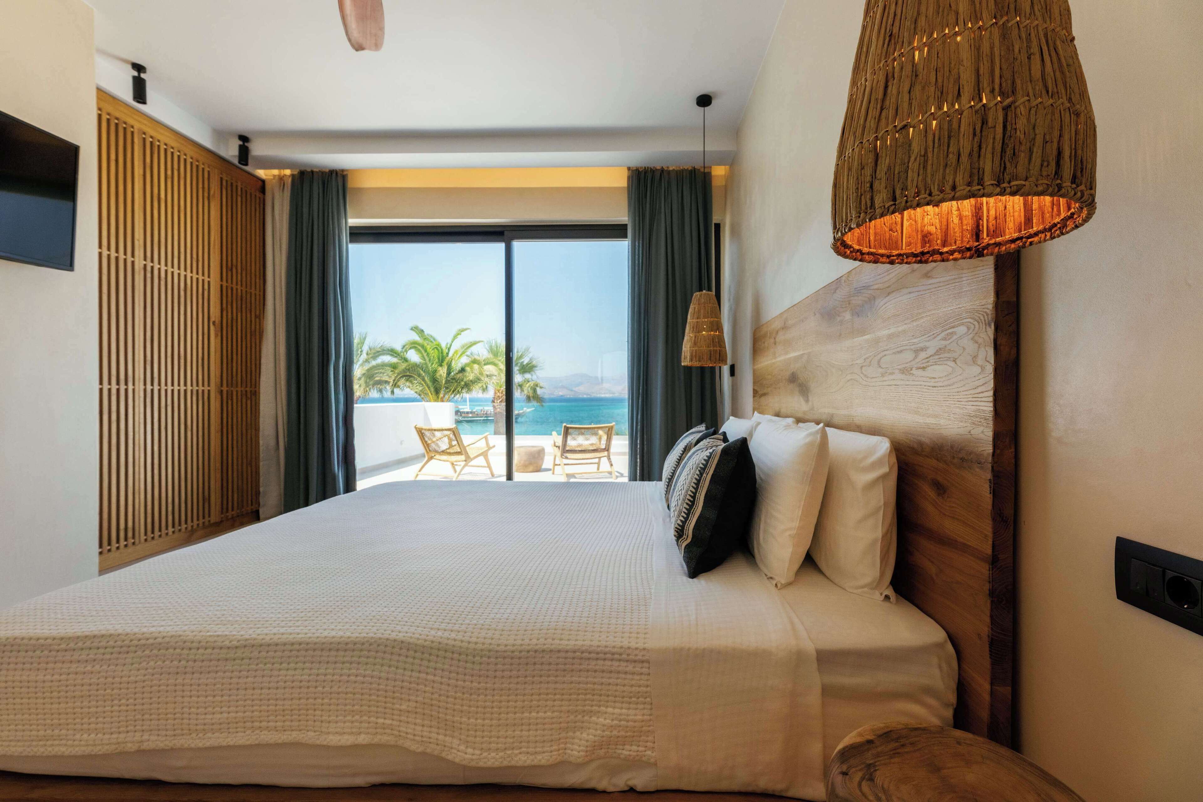 Ostrako Beachside Suites