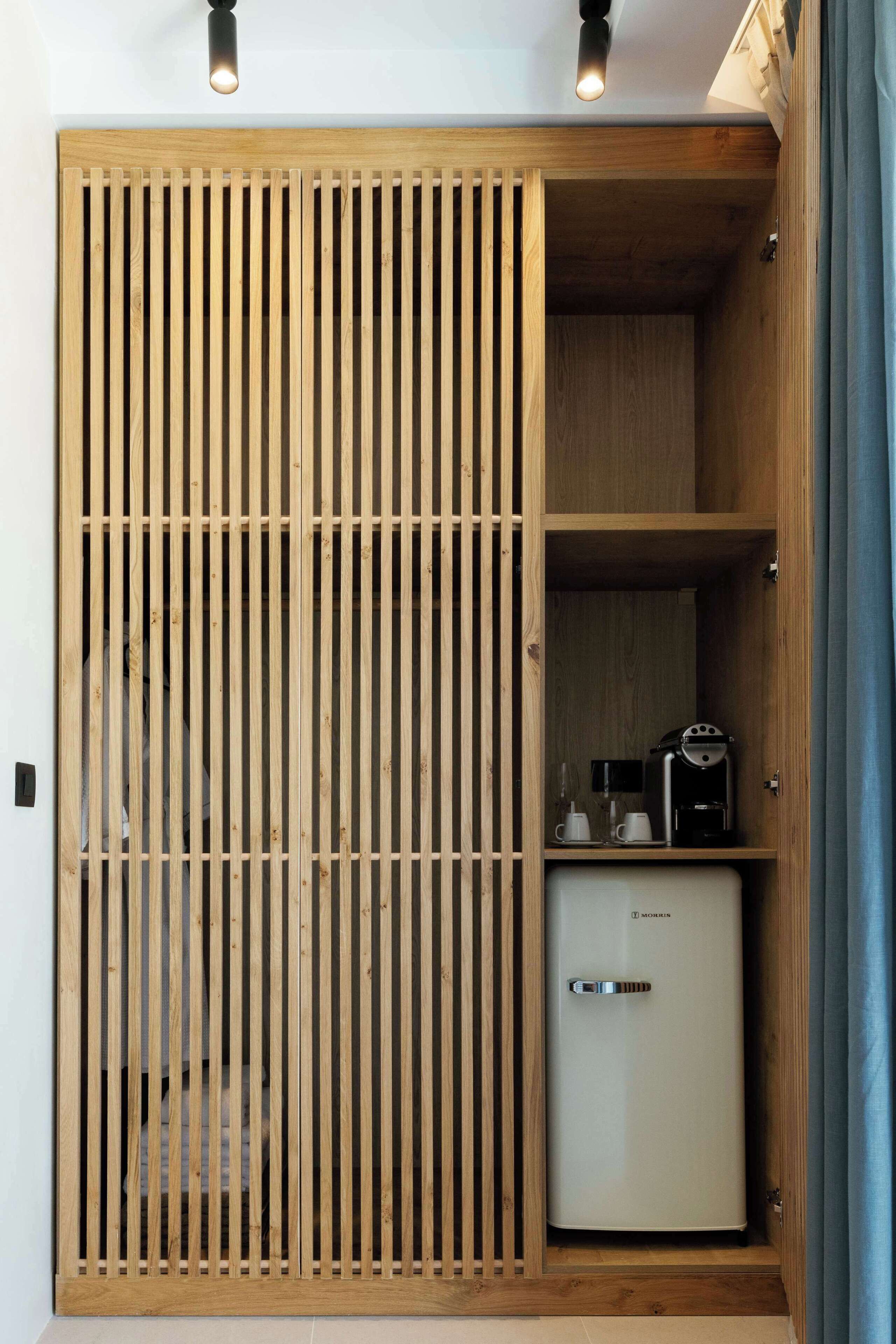 Ostrako Beachside Suites