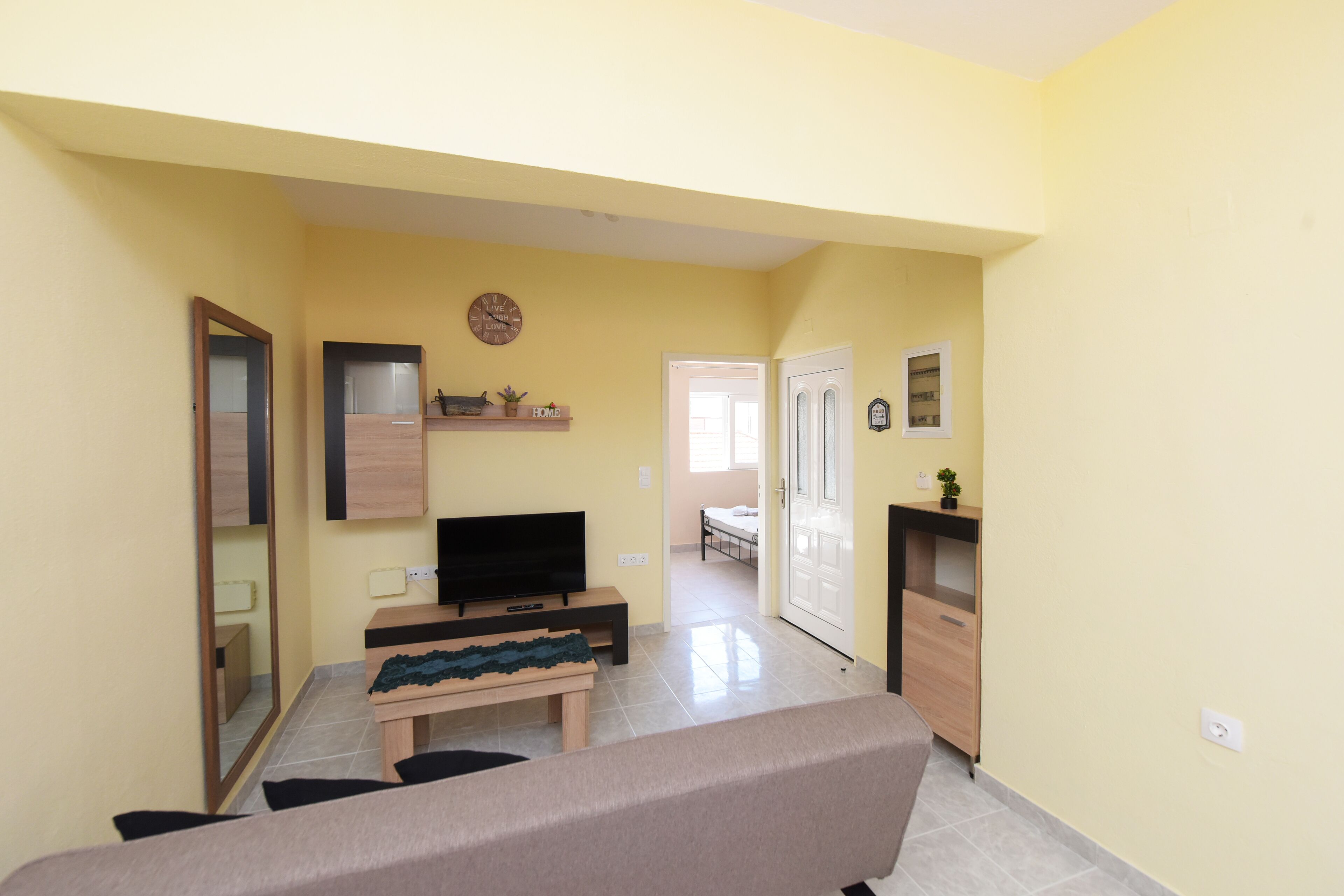 Happy Days Home Apartment And Studio
