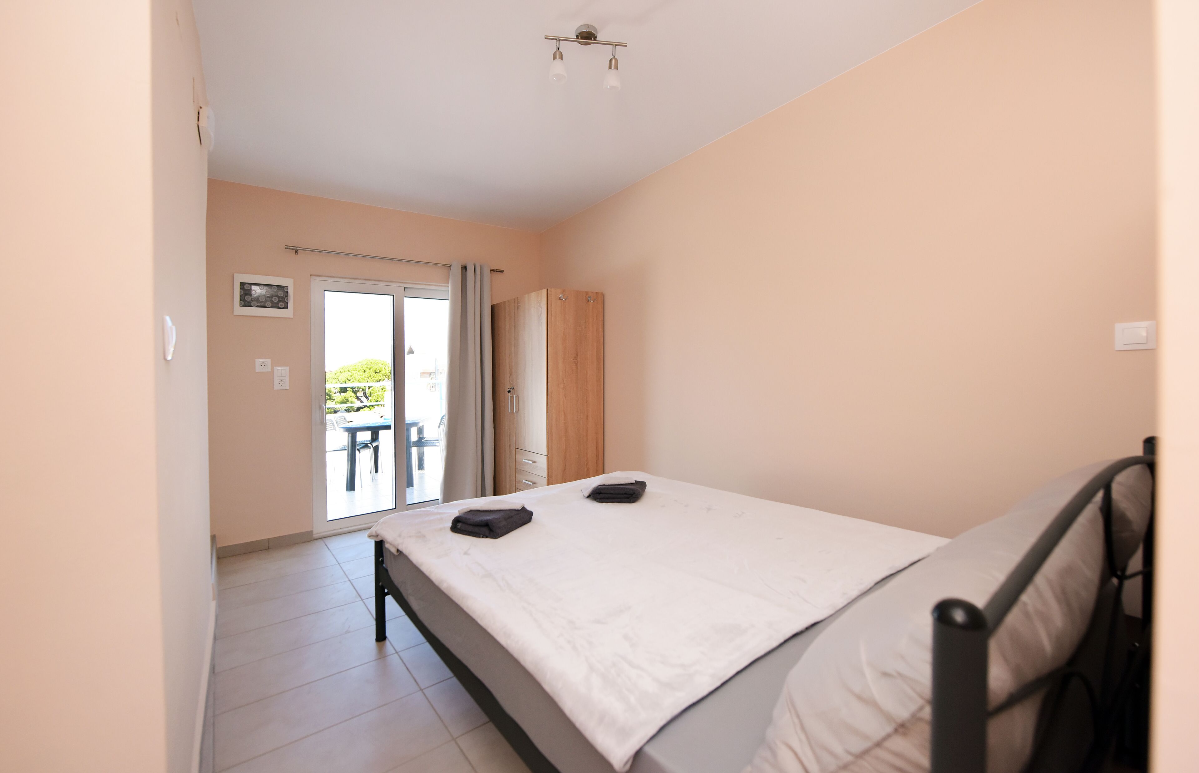 Happy Days Home Apartment And Studio