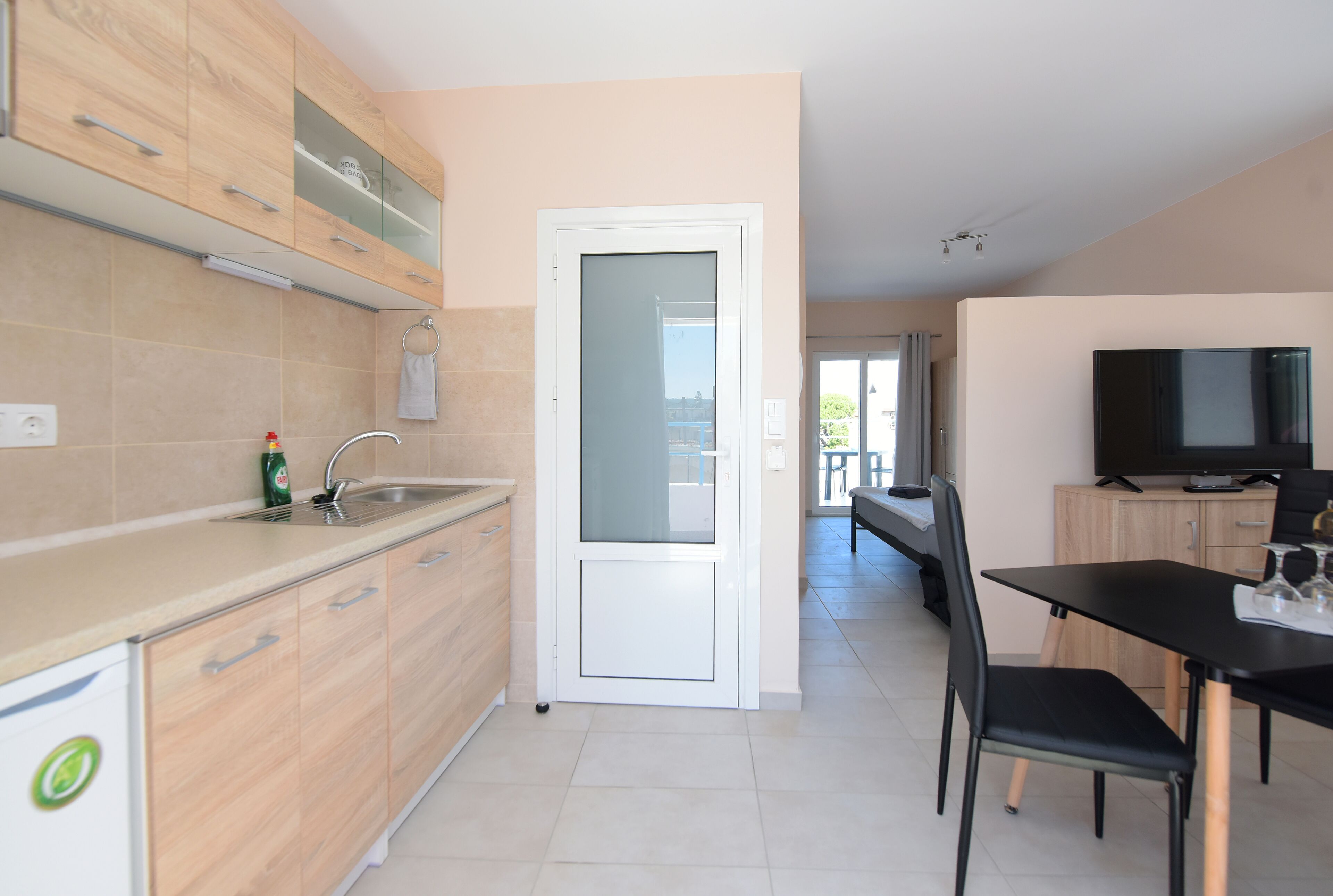 Happy Days Home Apartment And Studio