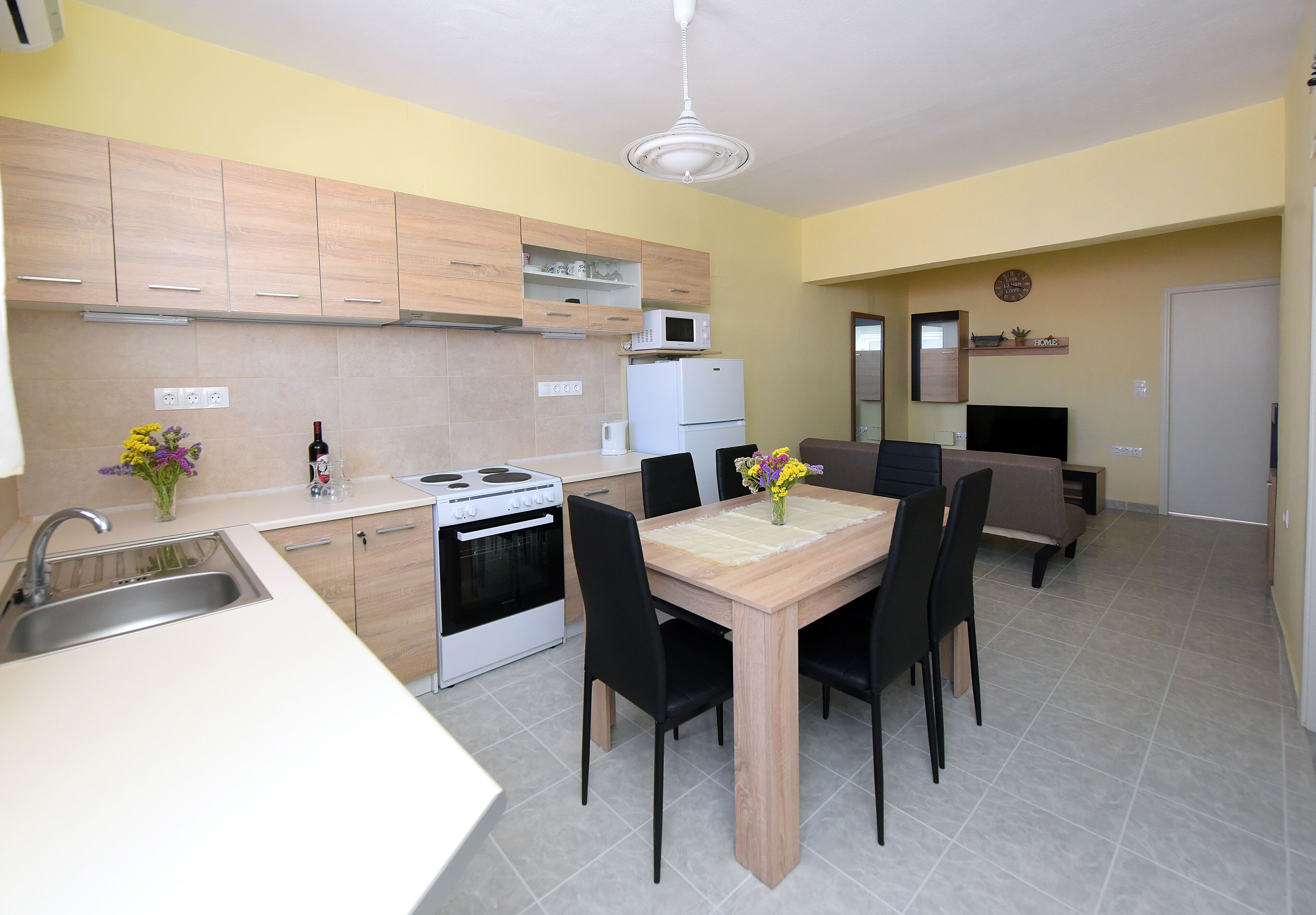 Happy Days Home Apartment And Studio