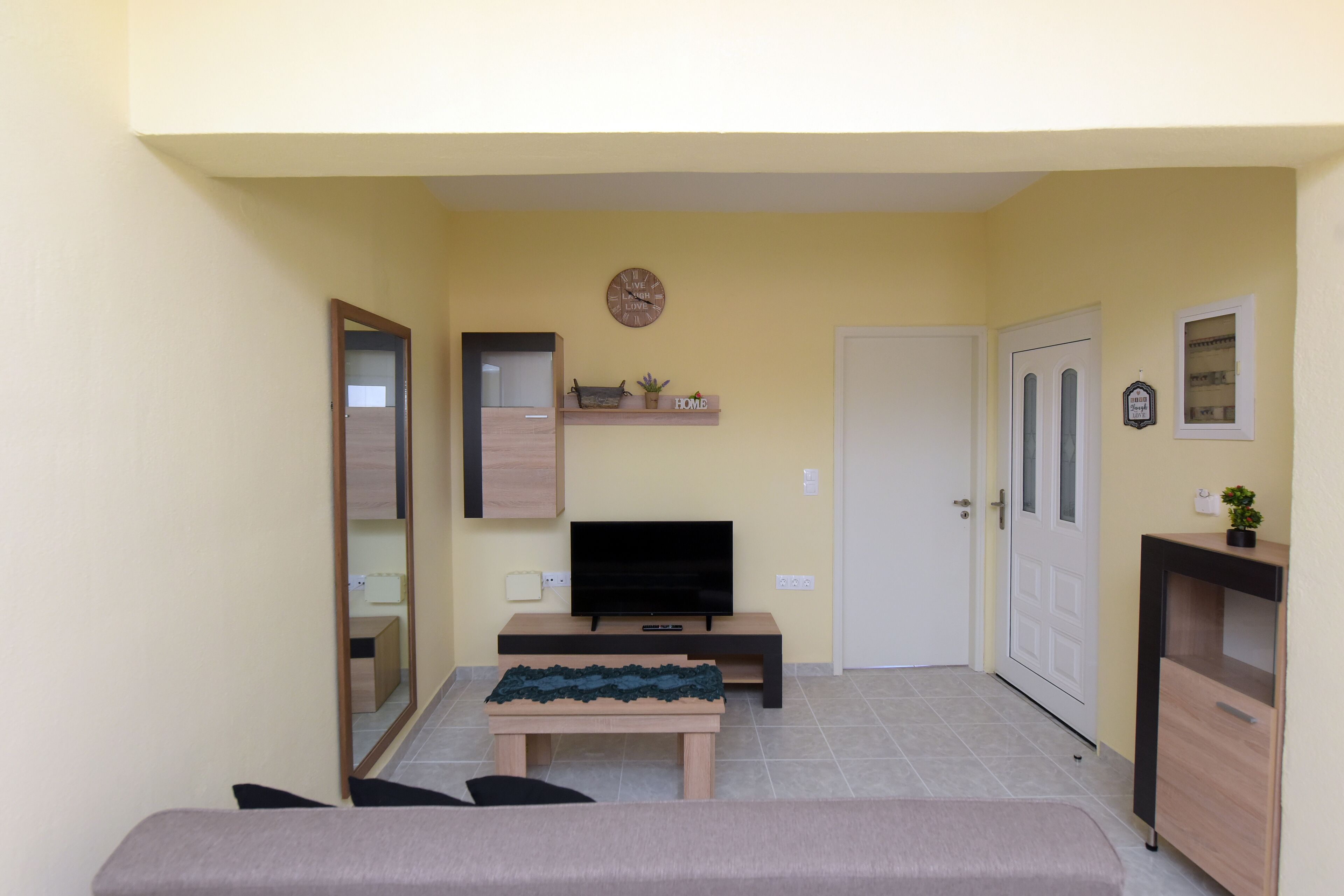 Happy Days Home Apartment And Studio