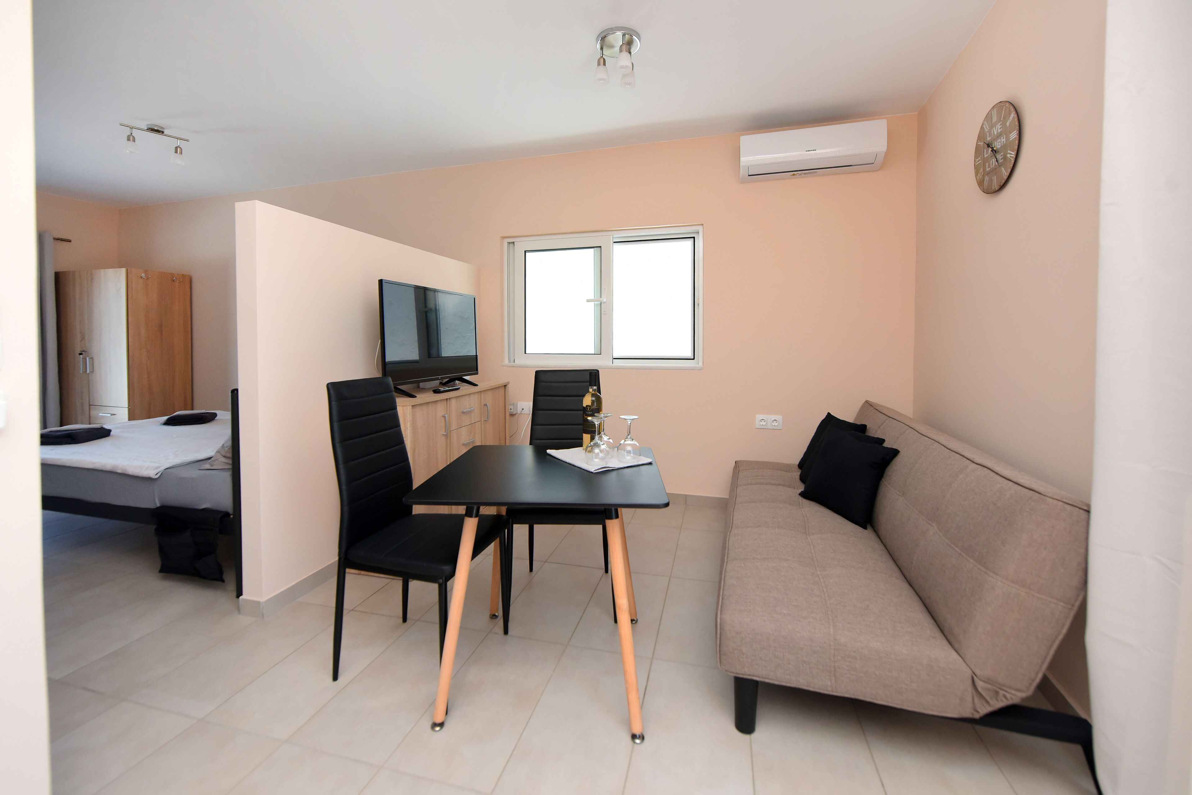 Happy Days Home Apartment And Studio