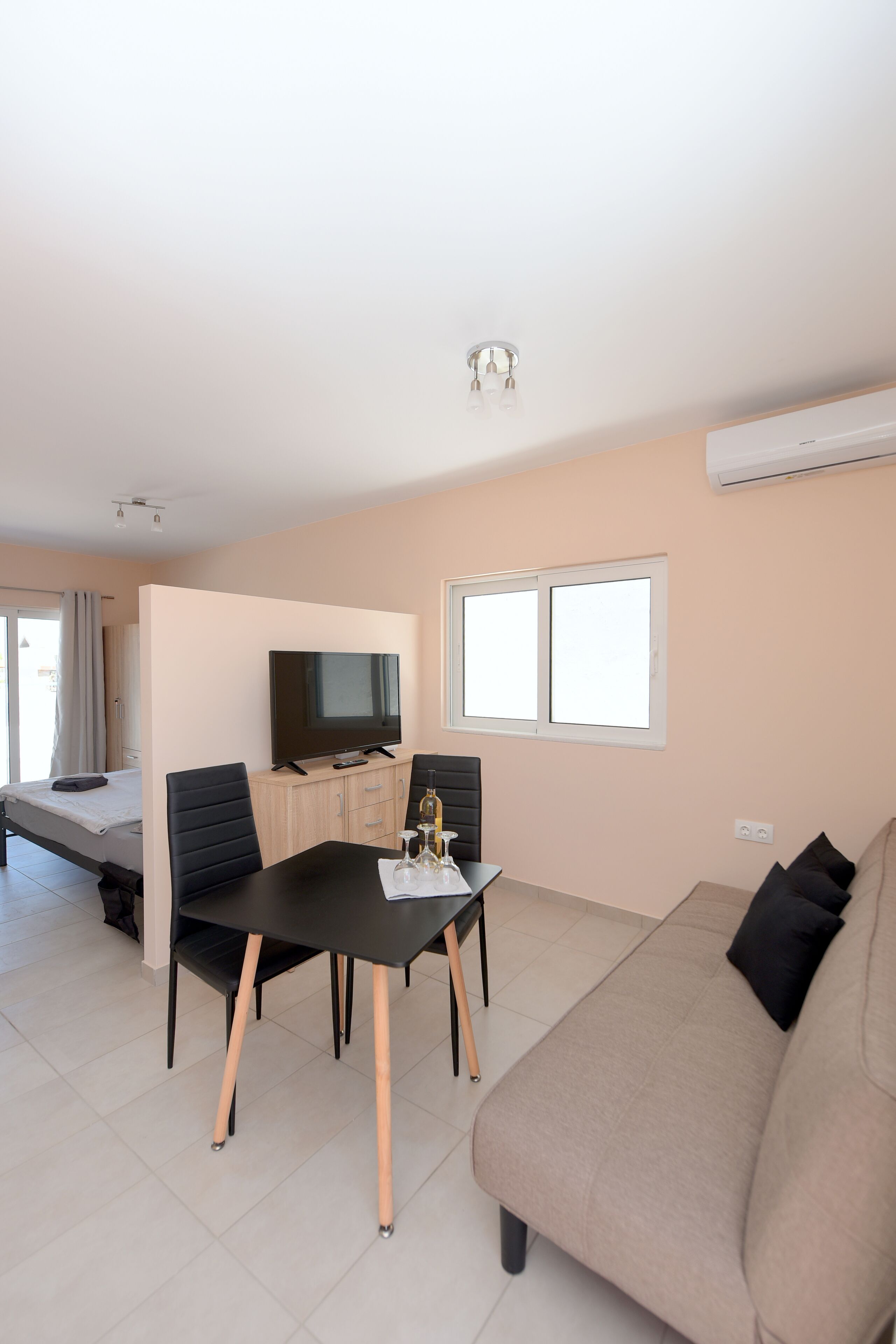 Happy Days Home Apartment And Studio