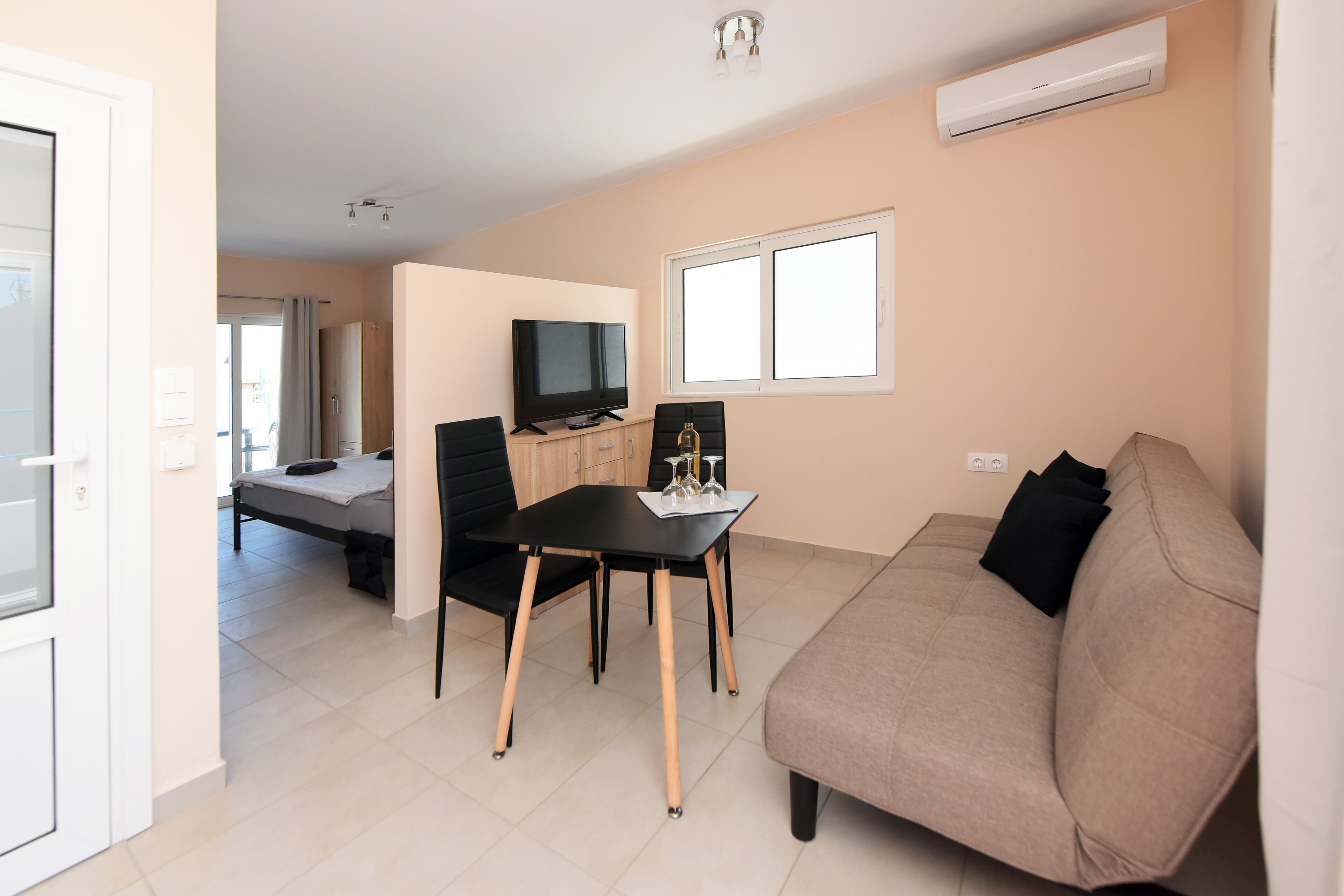 Happy Days Home Apartment And Studio