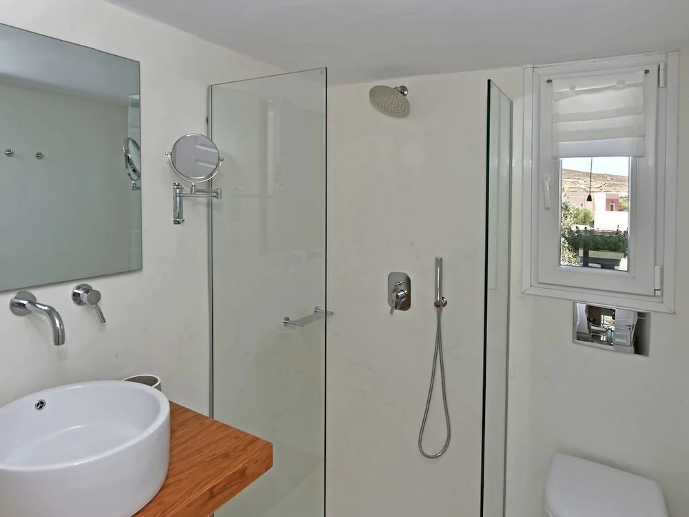 Tinos Blend Suites