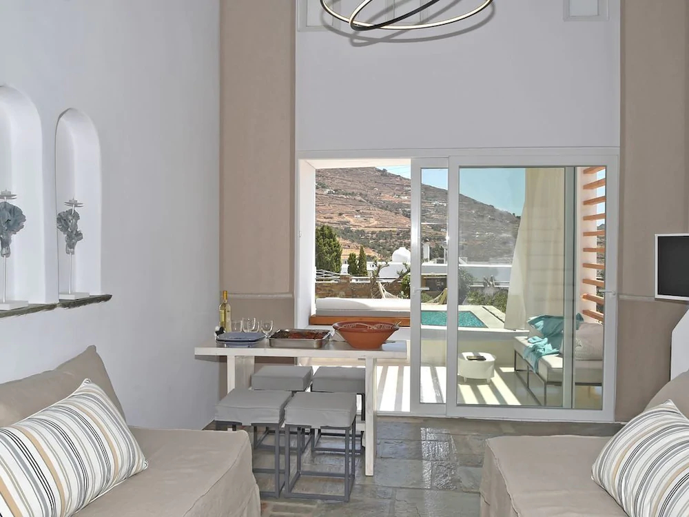 Tinos Blend Suites