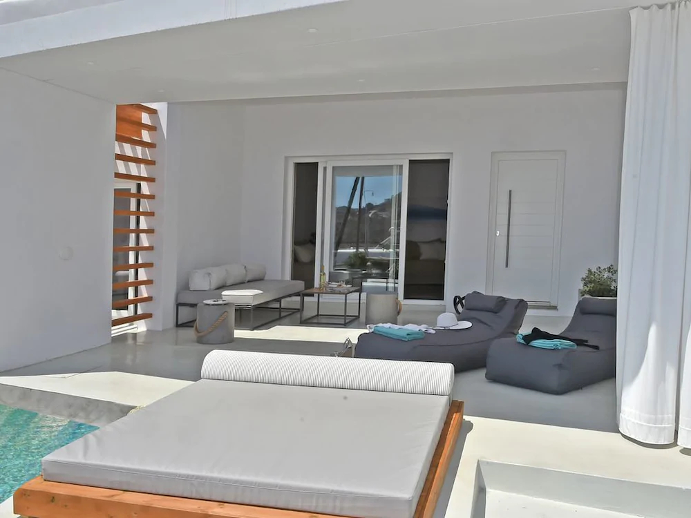 Tinos Blend Suites