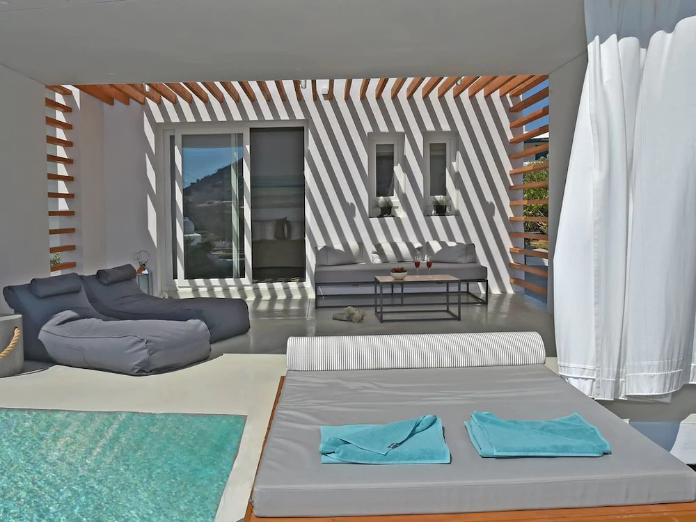 Tinos Blend Suites