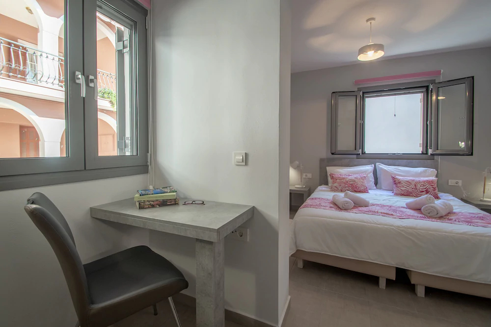 Ithaka Deluxe Home