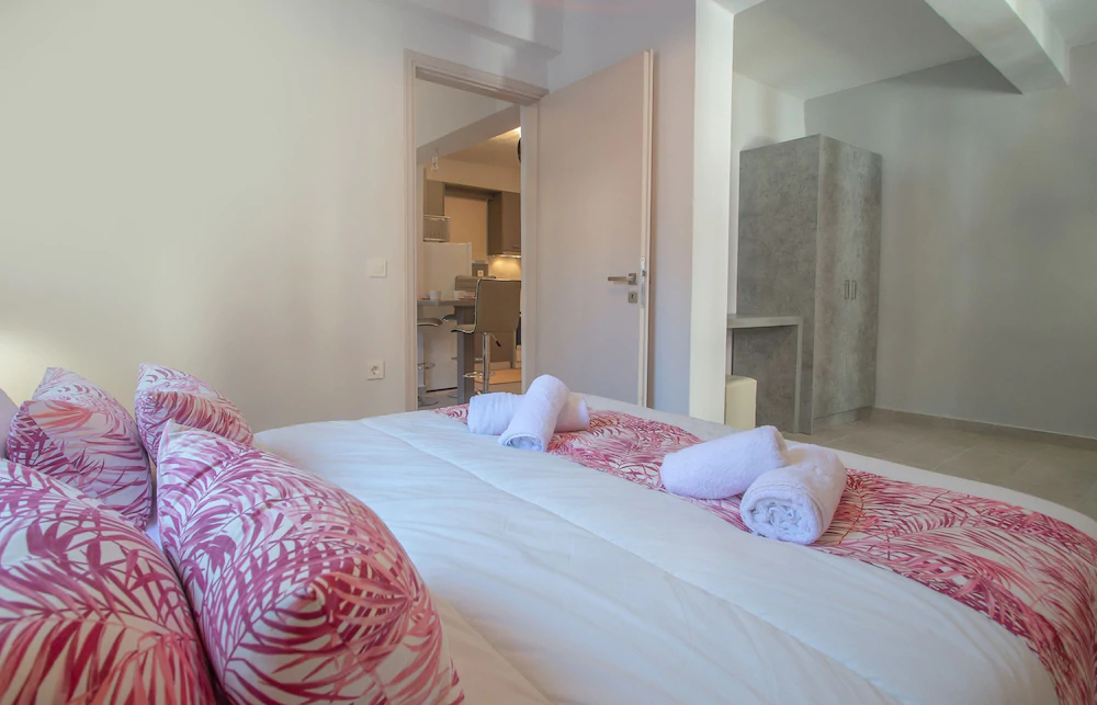 Ithaka Deluxe Home