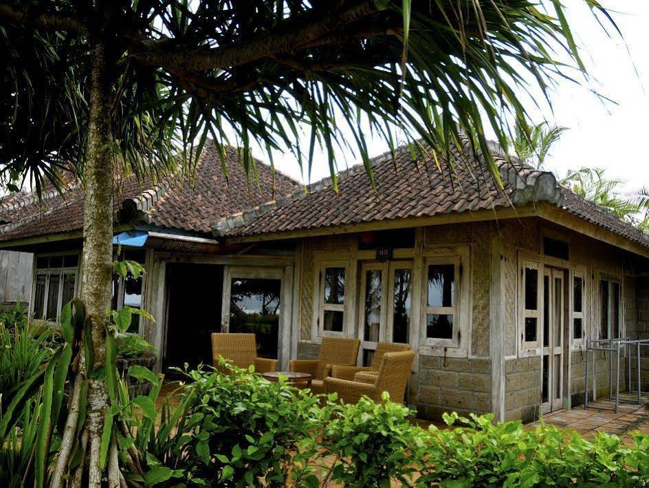 Pondok Pitaya Hotel, Surfing & Yoga