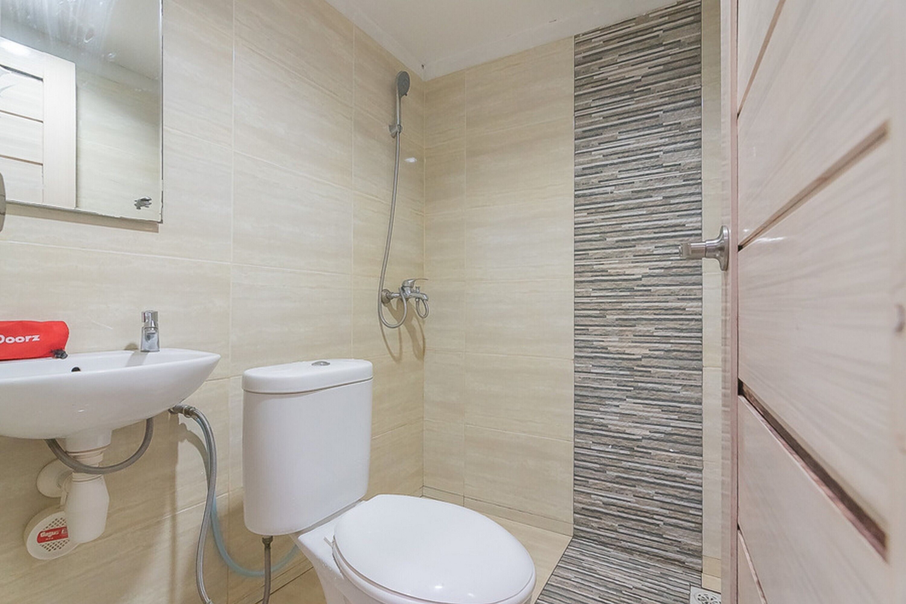 Barkah Guesthouse by RedDoorz