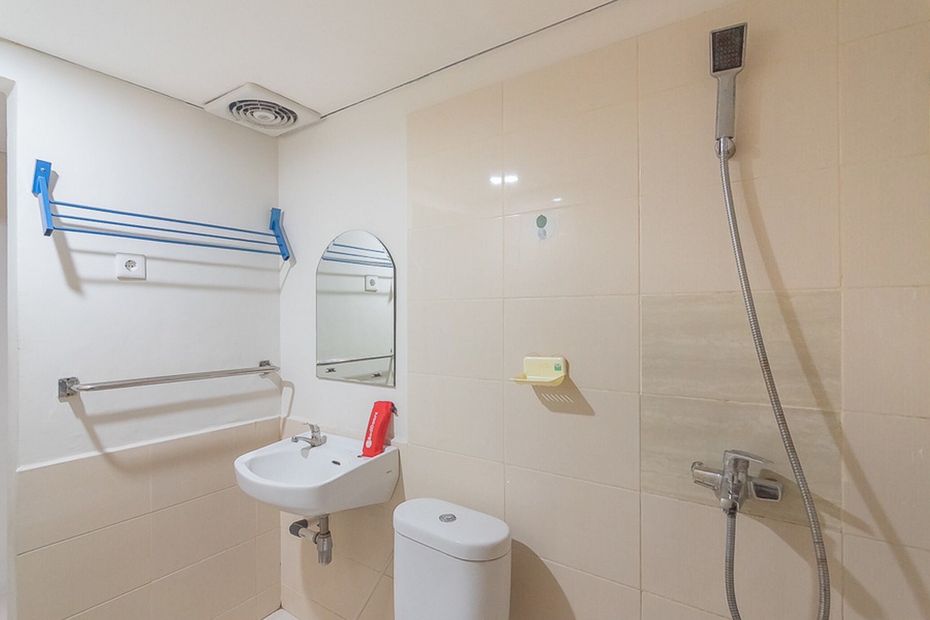 Barkah Guesthouse by RedDoorz