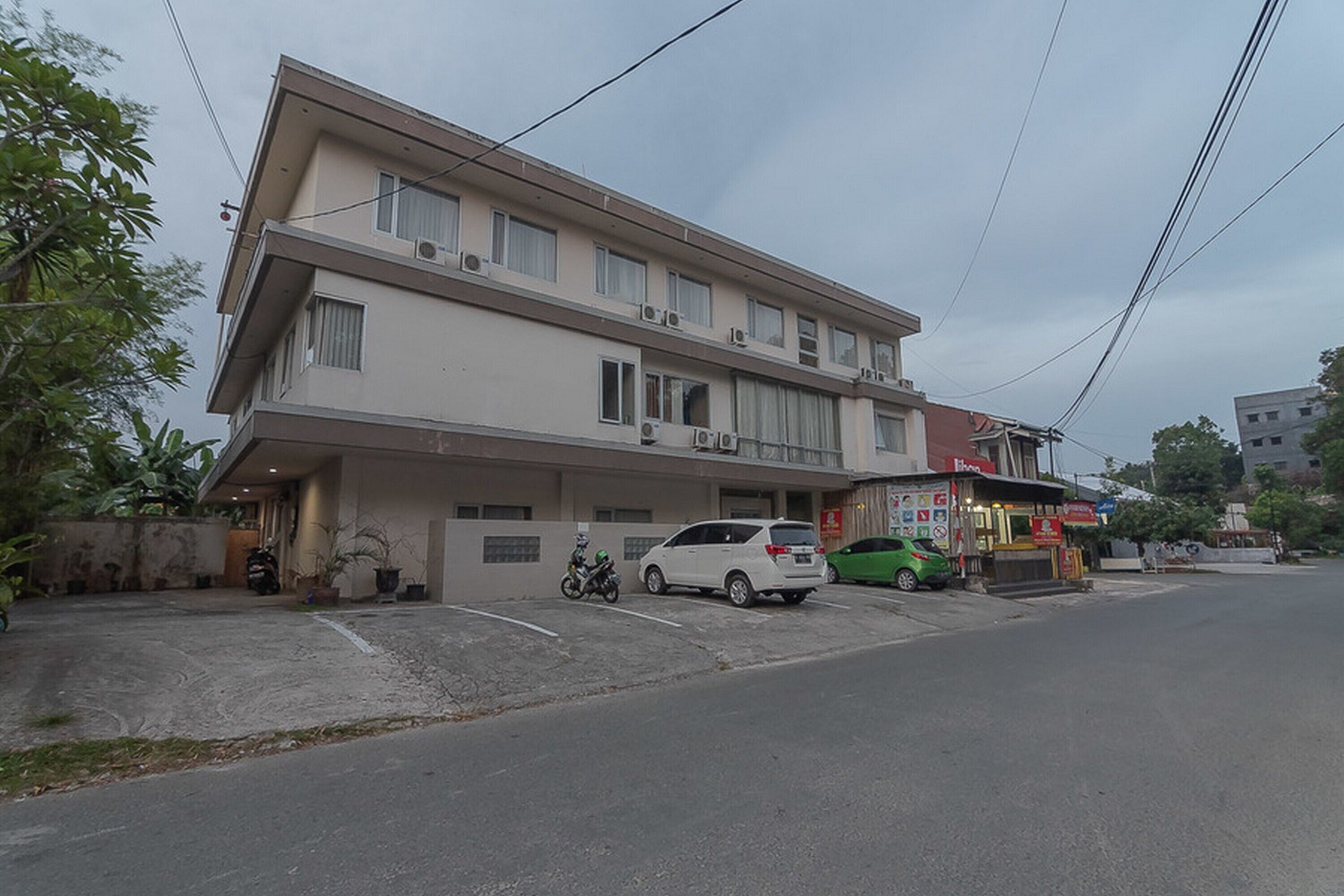 Barkah Guesthouse by RedDoorz