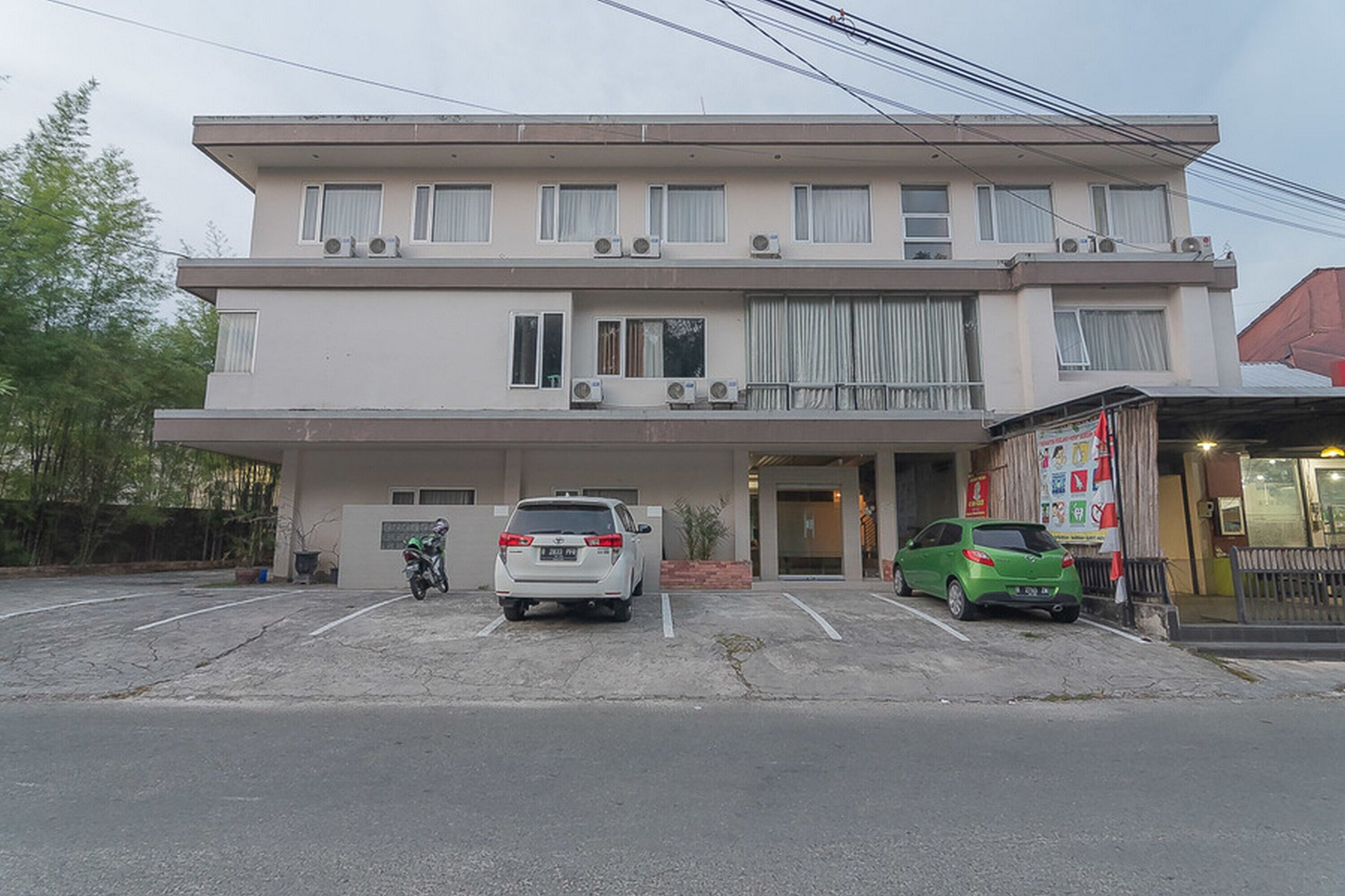 Barkah Guesthouse by RedDoorz