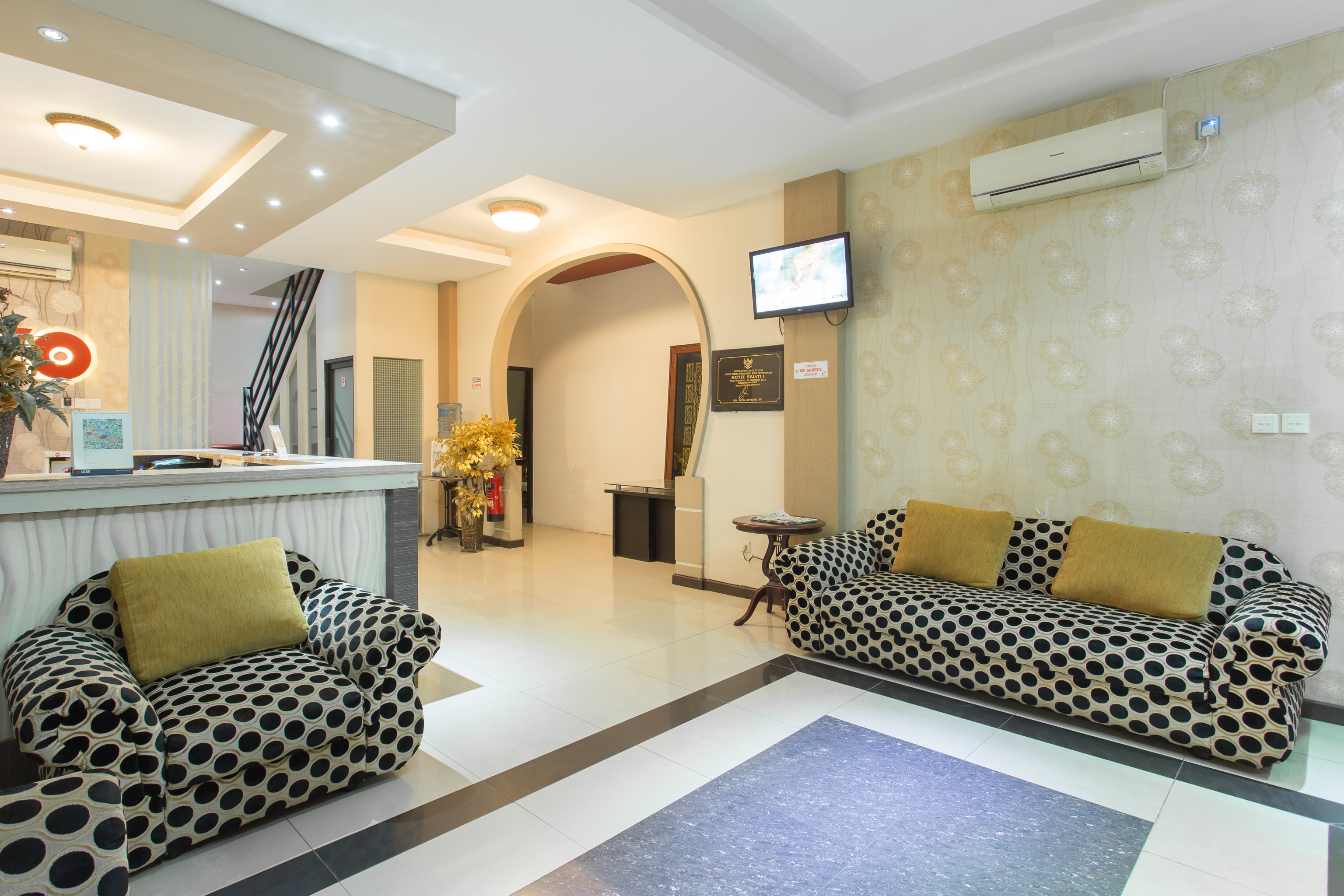 Hotel Sejati by OYO Rooms