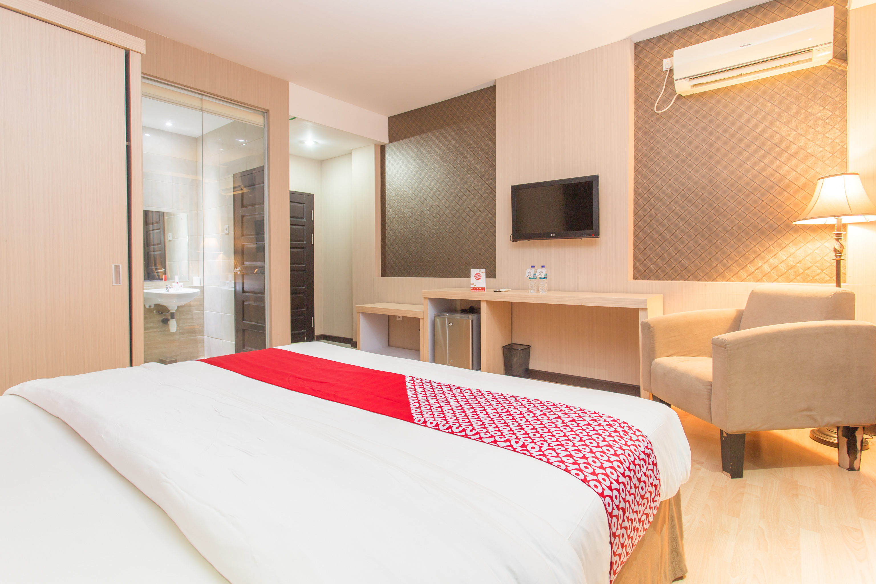 Hotel Sejati by OYO Rooms